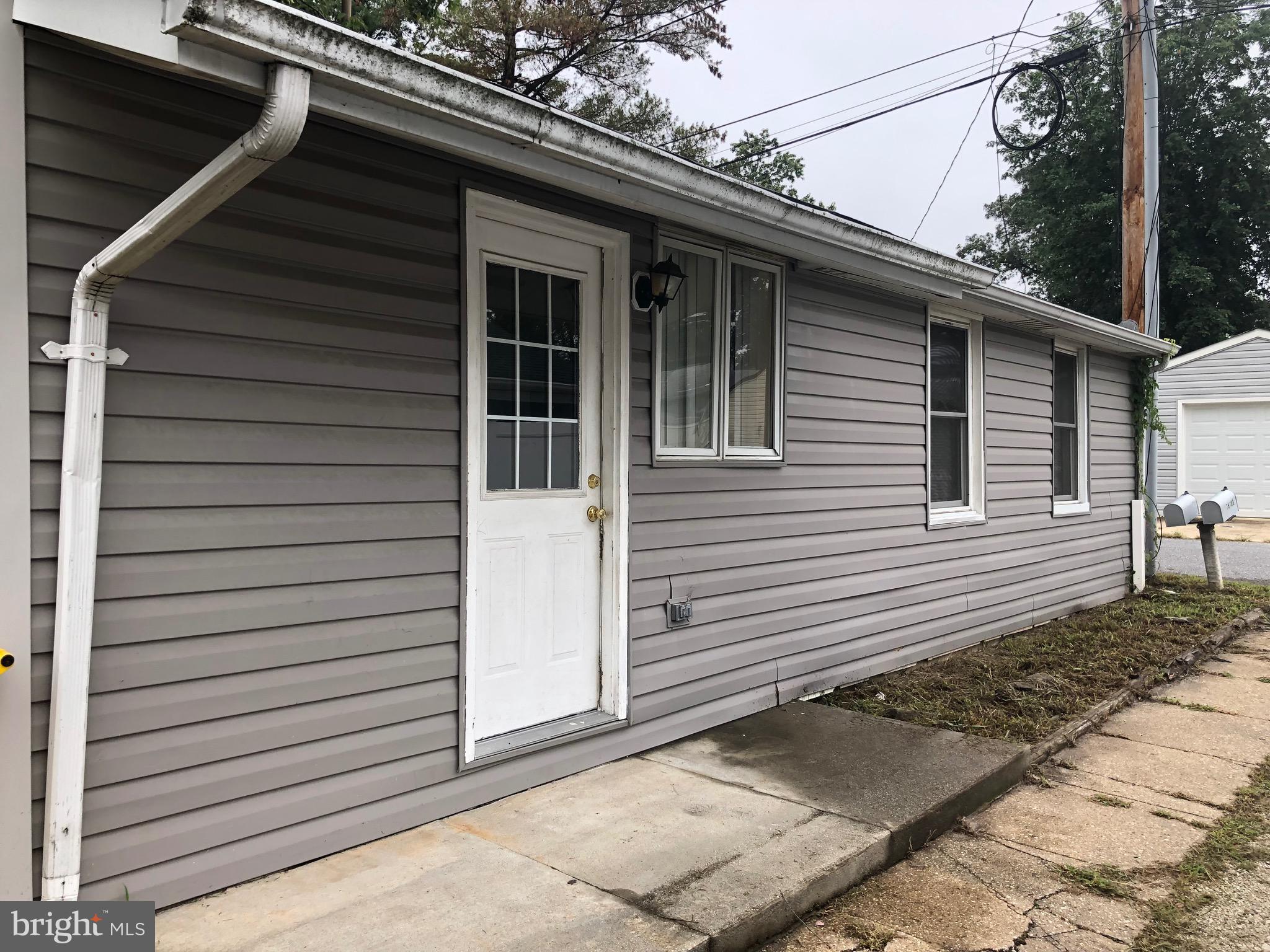 7818 RENSHAW ROAD