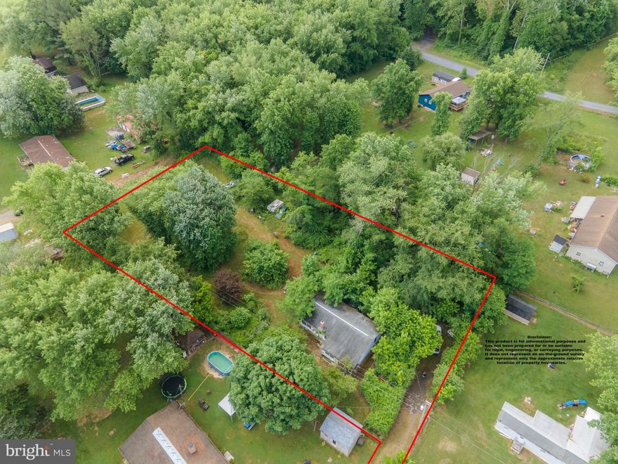 Modular Home on permanent foundation. Sitting on a 1 acre lot with neighborhood access to the river. This 3 bedroom 2 bathroom home needs a major renovation.  Everything on the property stays including personal belongings, broken down vehicles, trash, etc. Cash or hard money loans only.