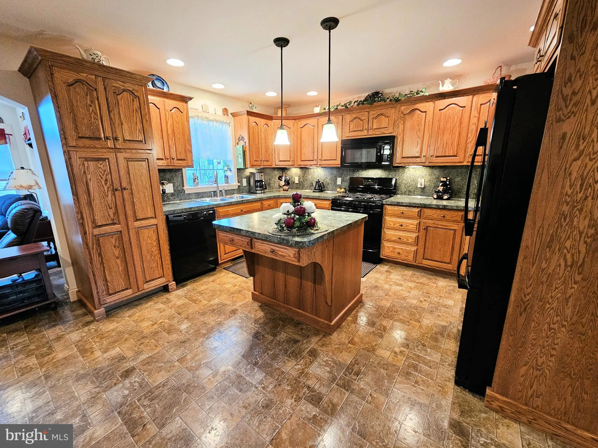 Mount Joy, Pennsylvania 17552, United States, 3 Bedrooms Bedrooms, ,3 BathroomsBathrooms,Residential,Pending,16517