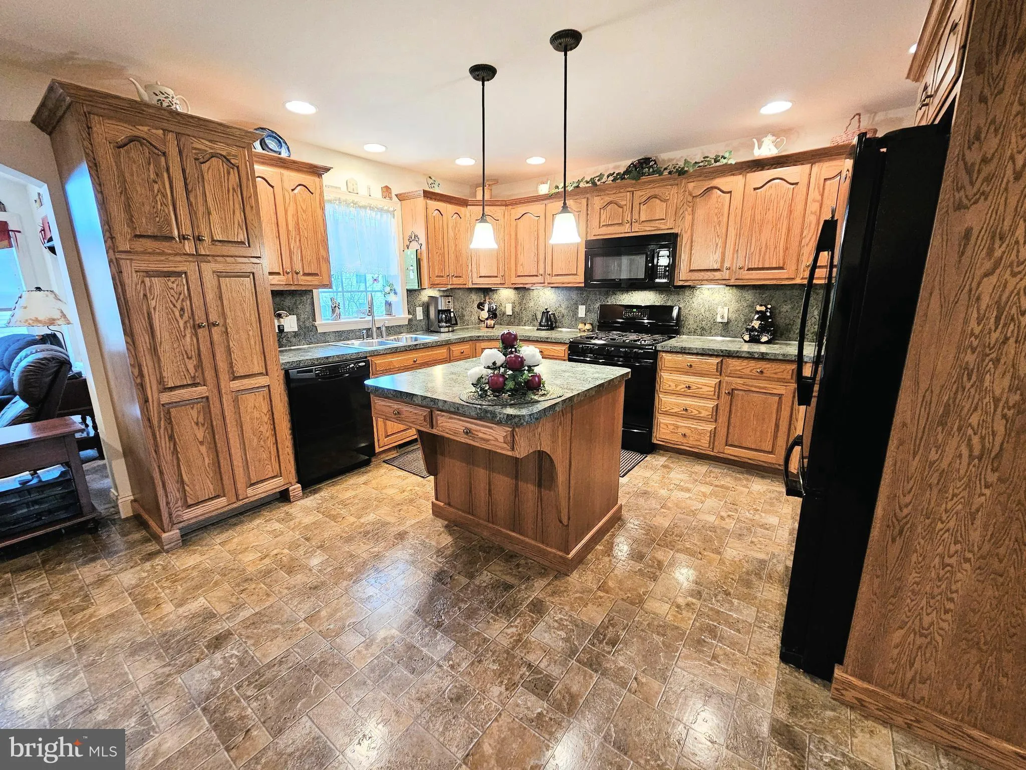 Mount Joy, Pennsylvania 17552, United States, 3 Bedrooms Bedrooms, ,3 BathroomsBathrooms,Residential,Pending,16517