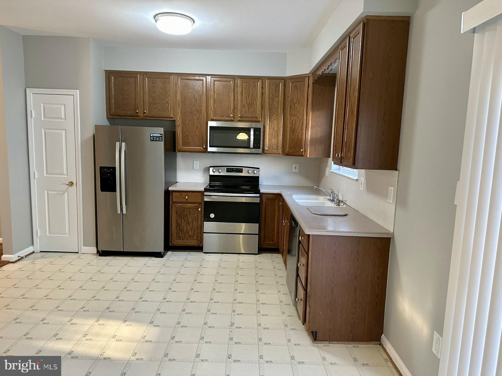 GUNSTON CORNER - Residential Lease