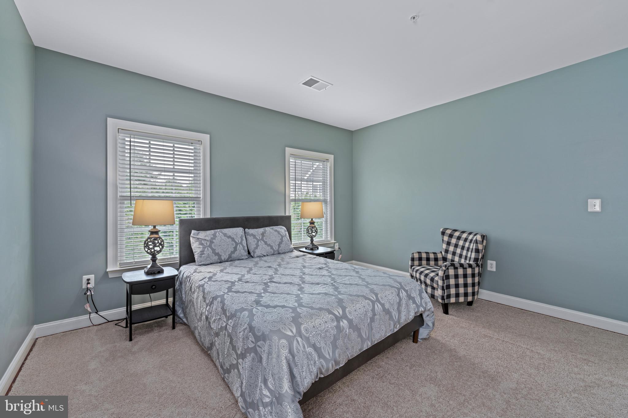 BEACH TREE - Residential Lease