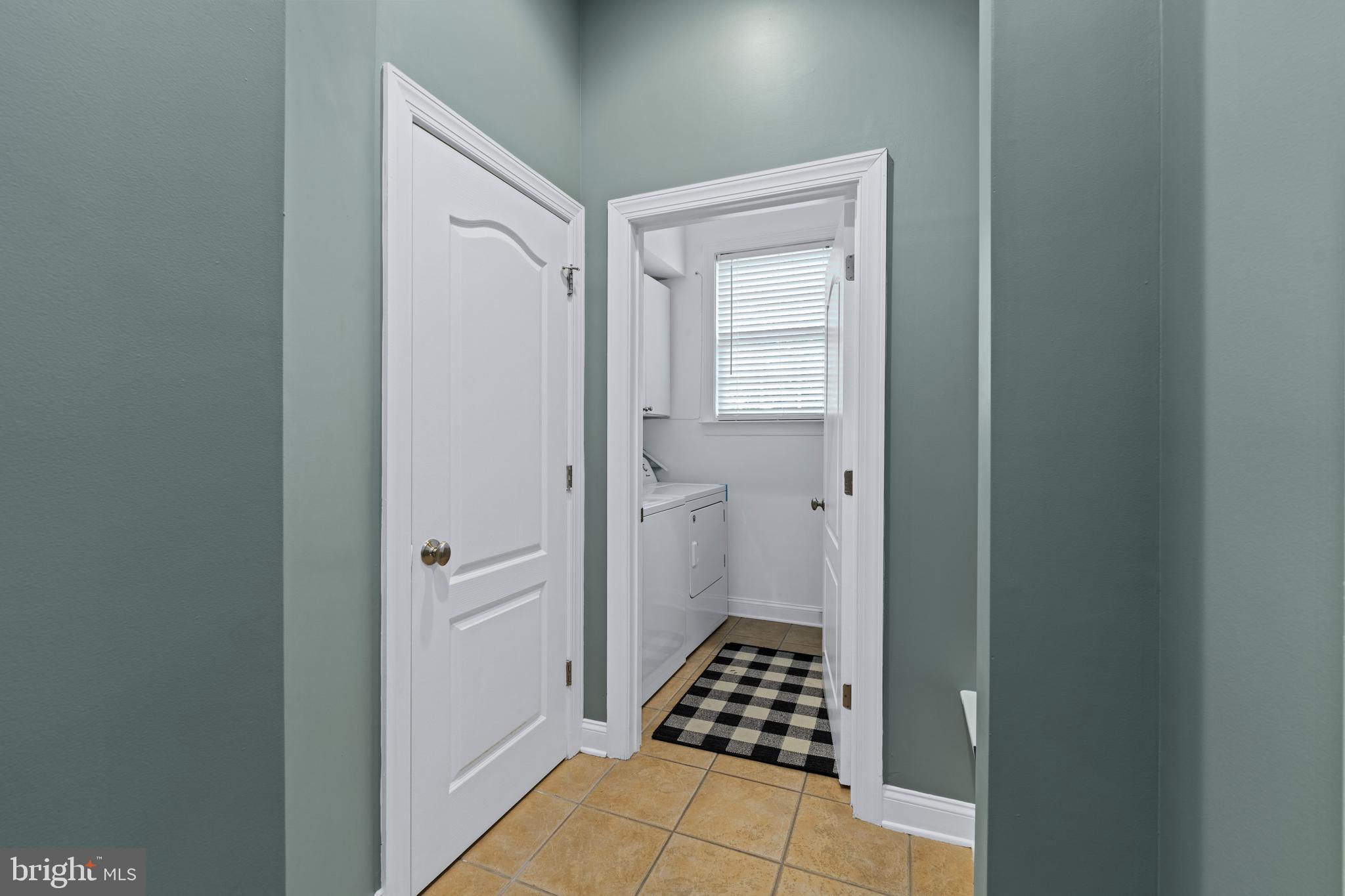 BEACH TREE - Residential Lease