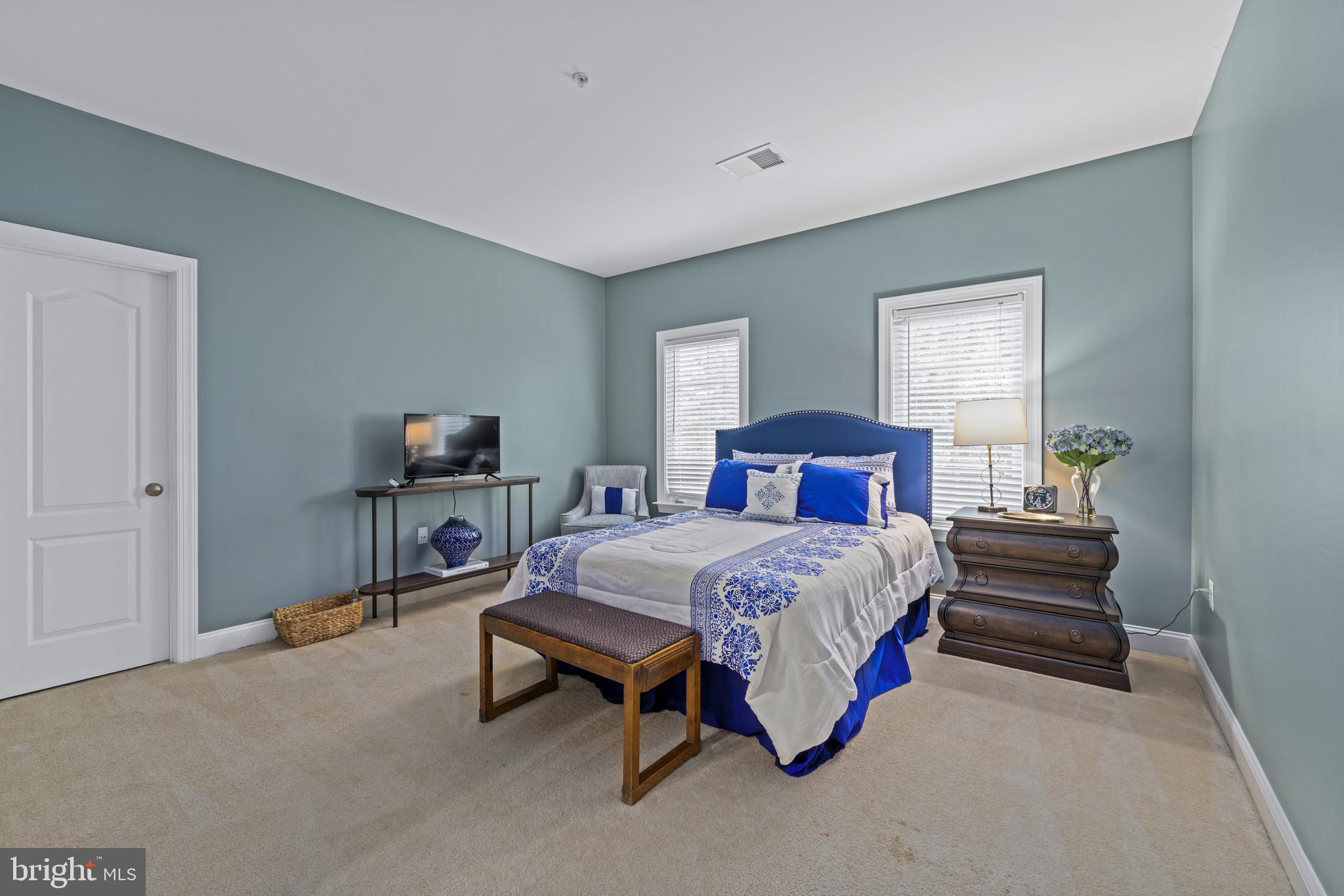 BEACH TREE - Residential Lease