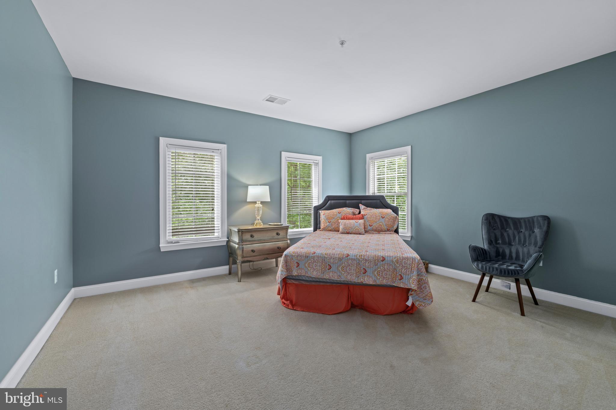 BEACH TREE - Residential Lease