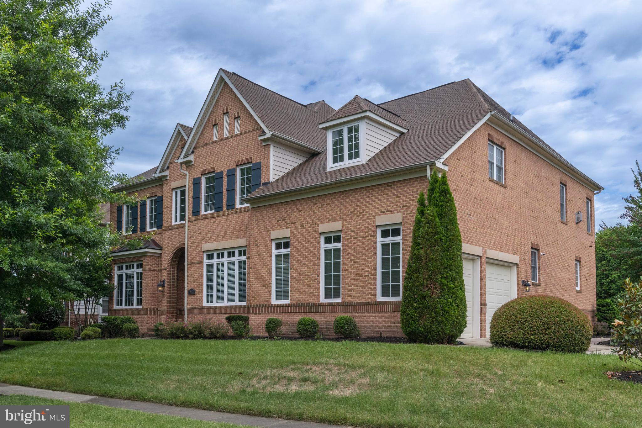 BEACH TREE - Residential Lease