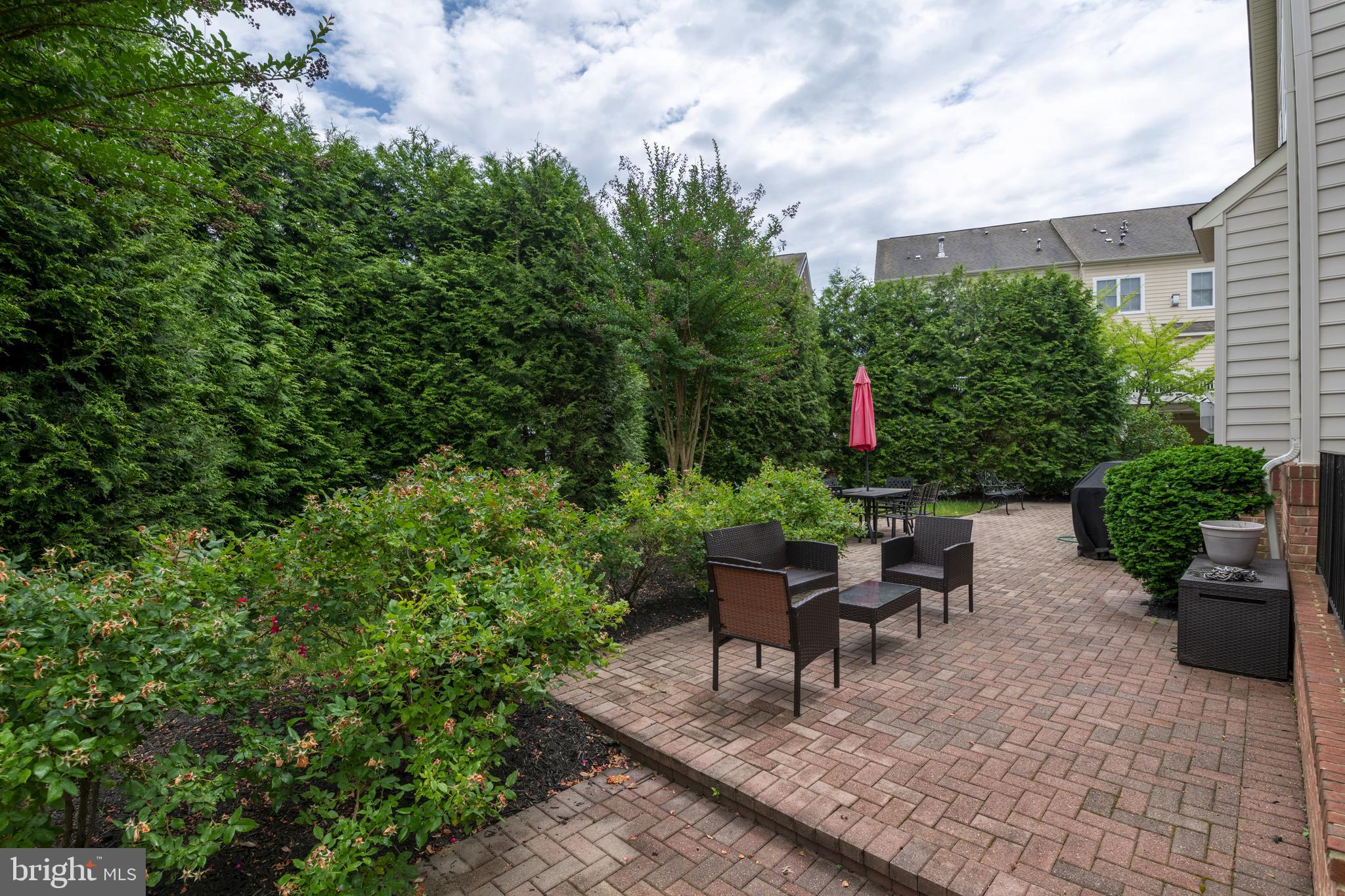 BEACH TREE - Residential Lease