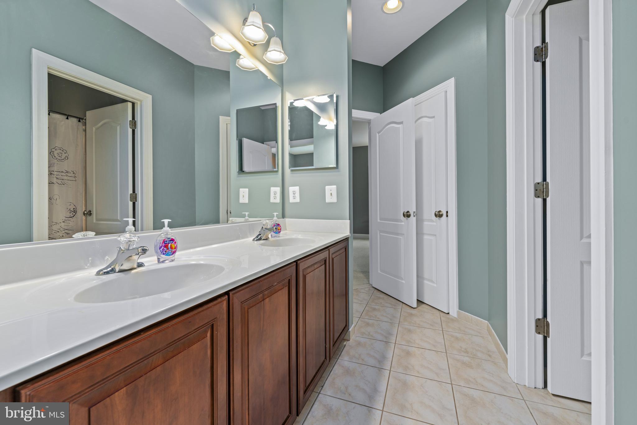 BEACH TREE - Residential Lease