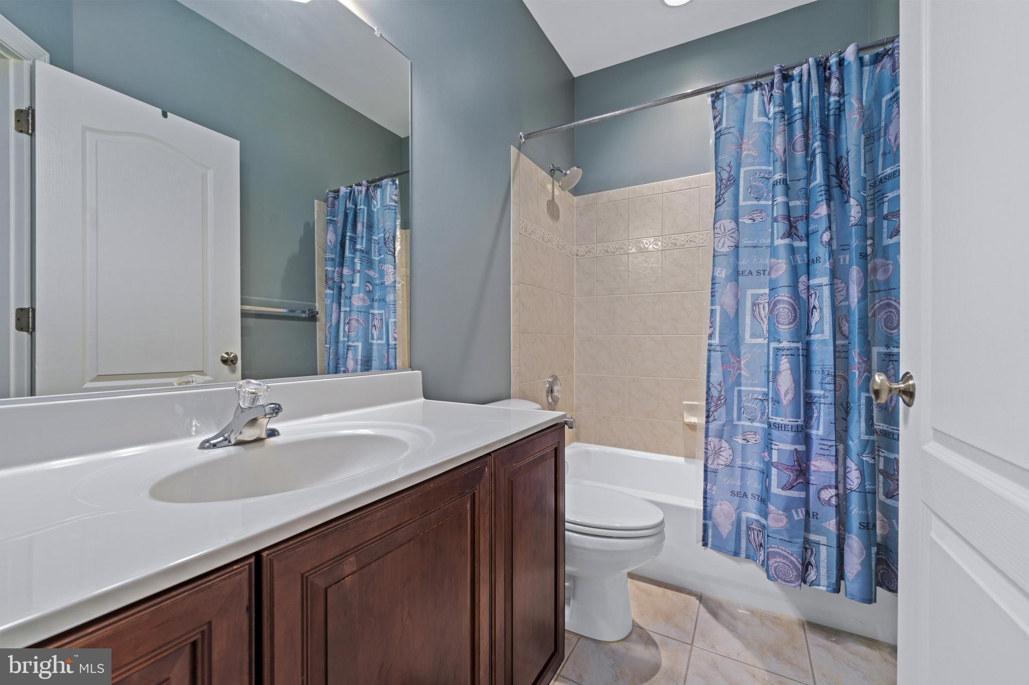 BEACH TREE - Residential Lease