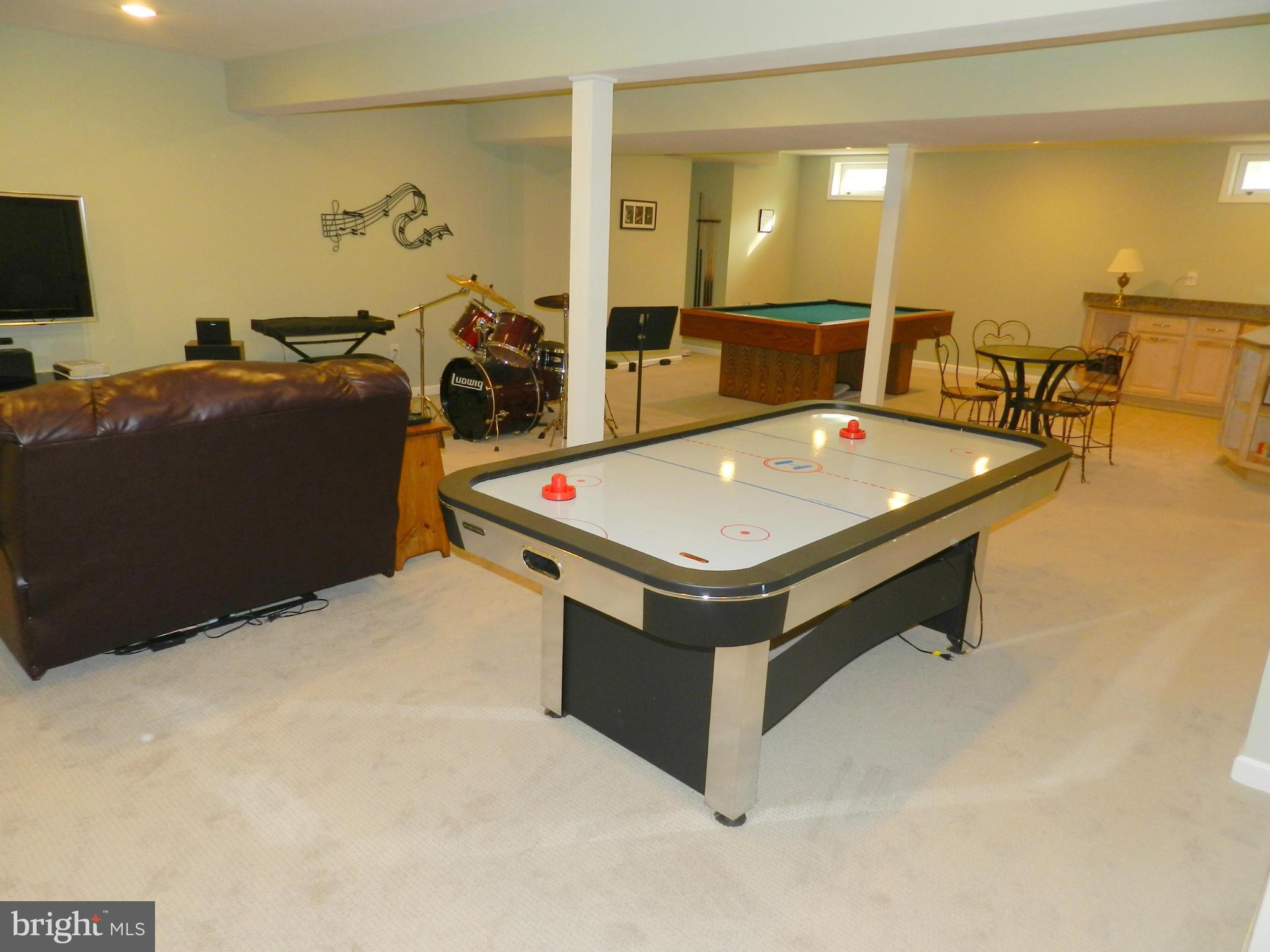 HUNTERS RUN - Residential