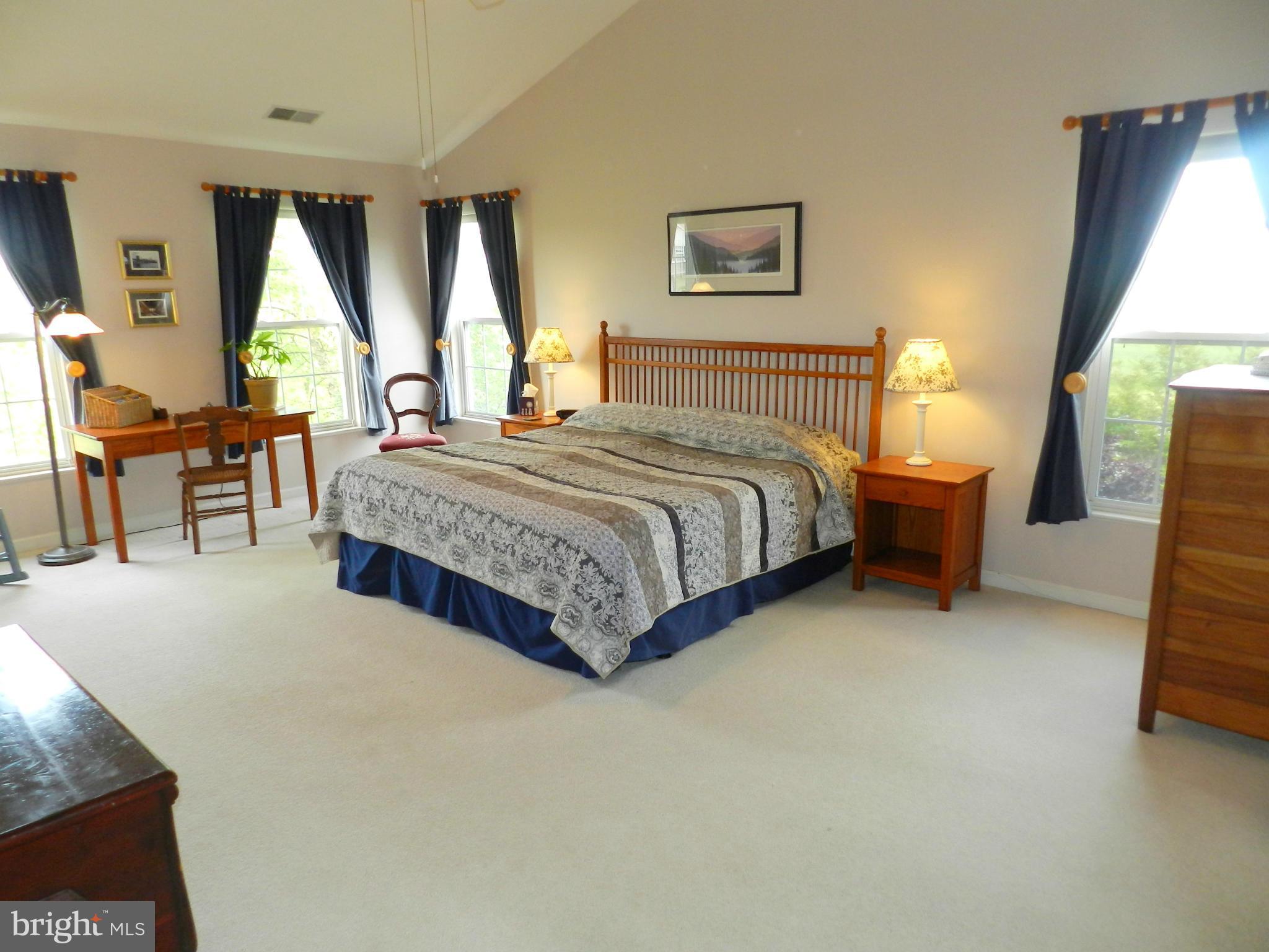 HUNTERS RUN - Residential