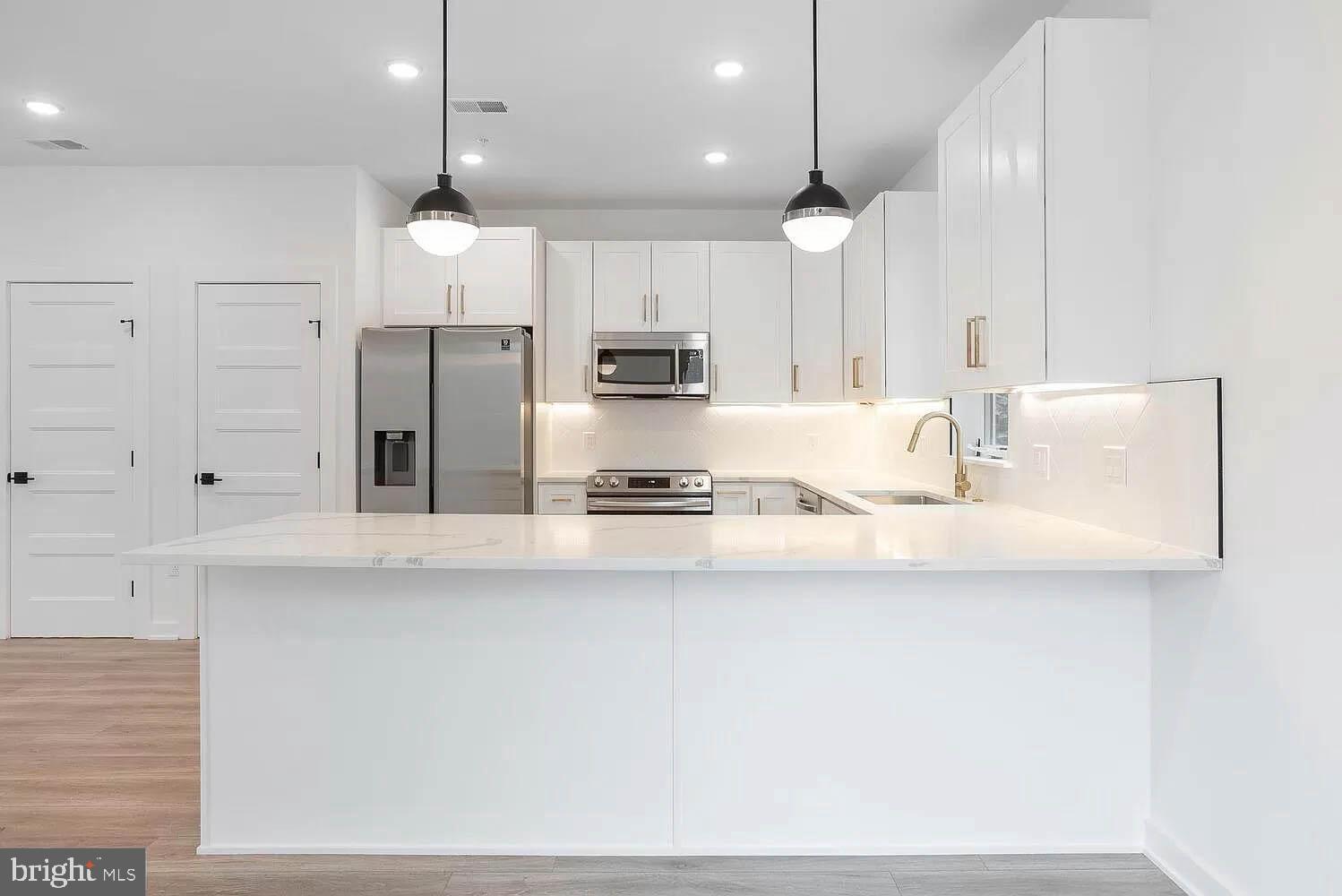 FAIRMOUNT - Residential Lease