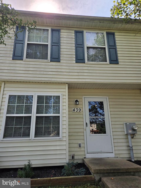 Townhouse For Sale - 439 Ridgefield Avenue<br/> STEPHENS CITY, VA 22655