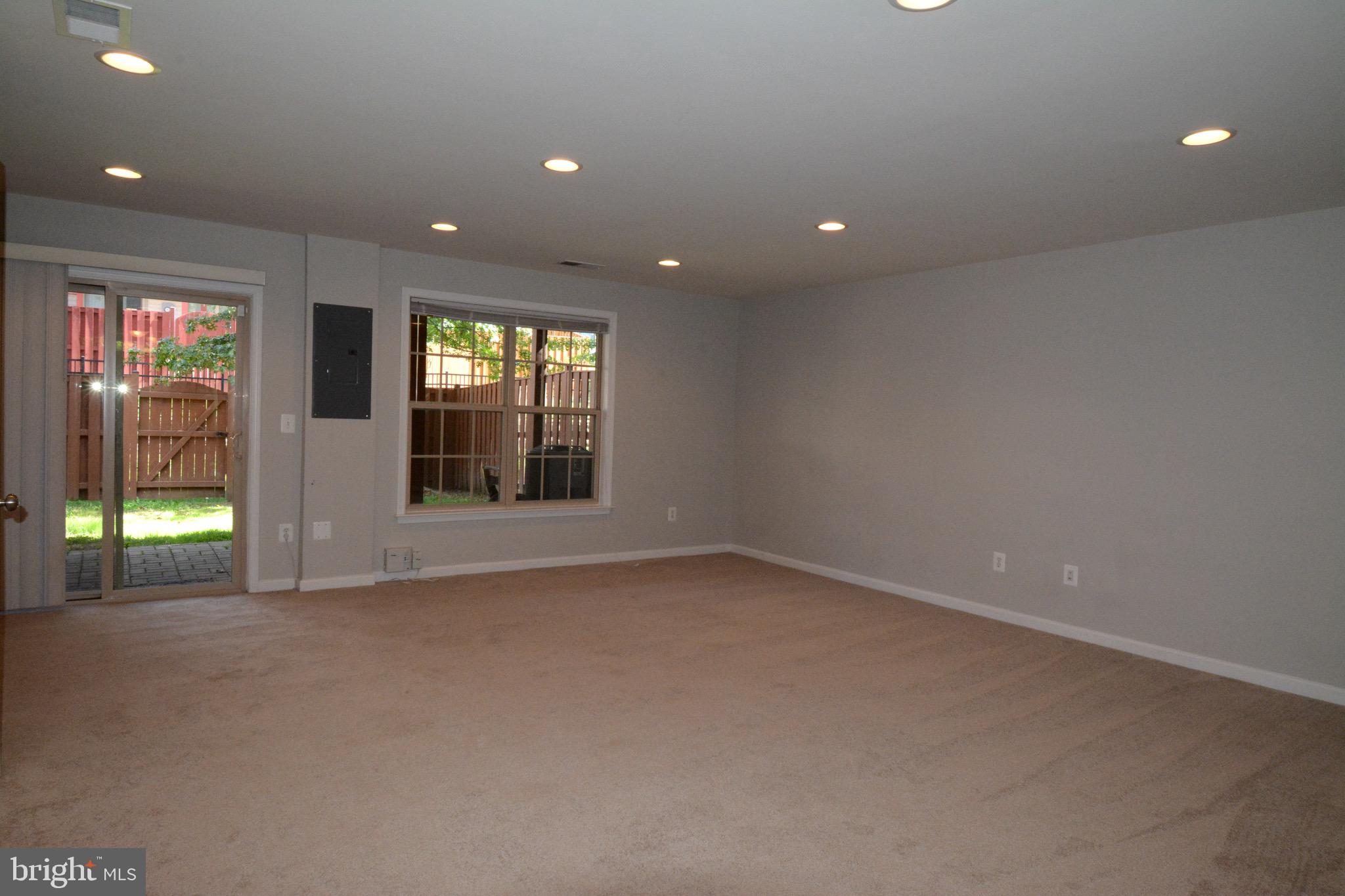 ALEXANDERS CHASE - Residential