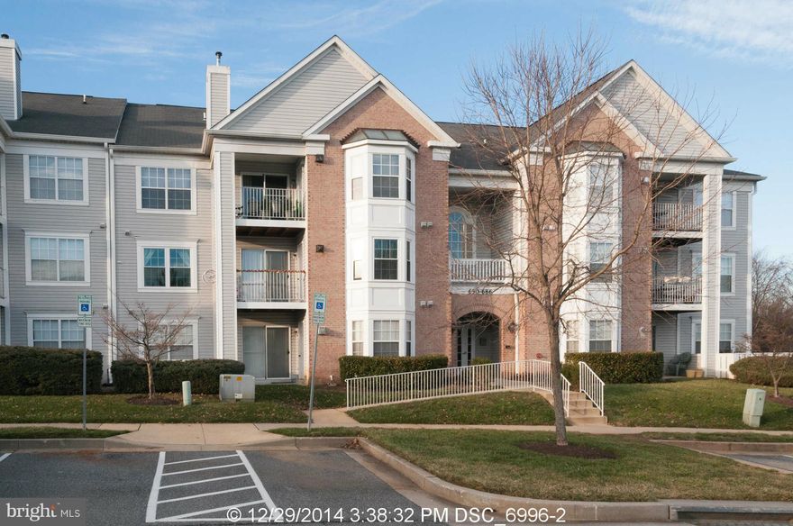 1st Fl Unit could use some cosmetic improvements but is priced accordingly and has loads to offer:  2BRs (one w/ en suite BA!), 2BAs, galley KIT, washer & dryer hookups, rear patio overlooking woods and great convenient location.  Condo is NOT FHA approved.  SOLD AS-IS.  GR/HOA/Condo/FF fees TBD by buyer.  >> AGENTS   SEE AGENT REMARKS FOR OFFER INSTRUCTIONS.