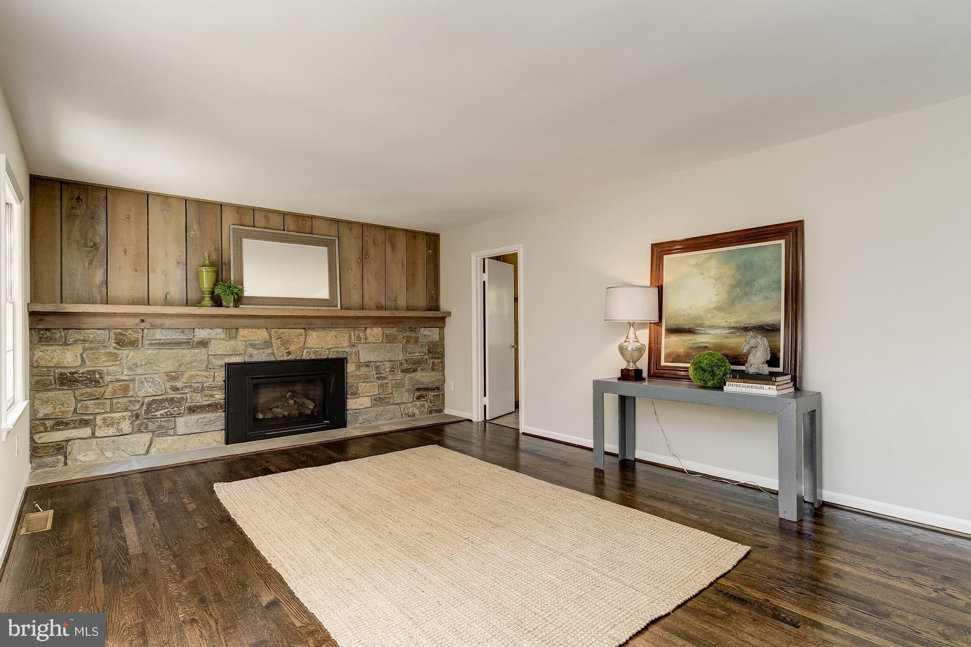 COUNTRY PLACE - Residential