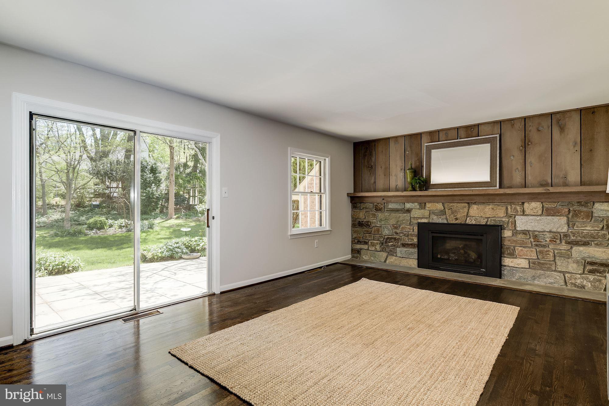 COUNTRY PLACE - Residential