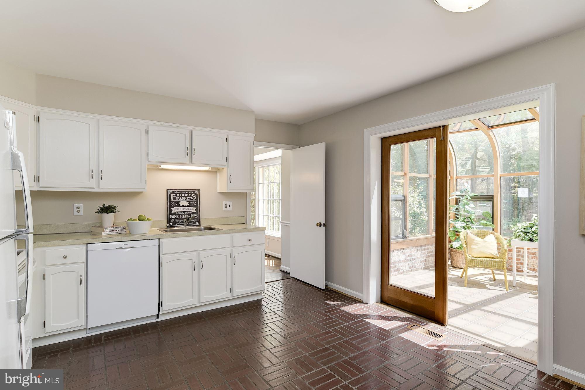 COUNTRY PLACE - Residential