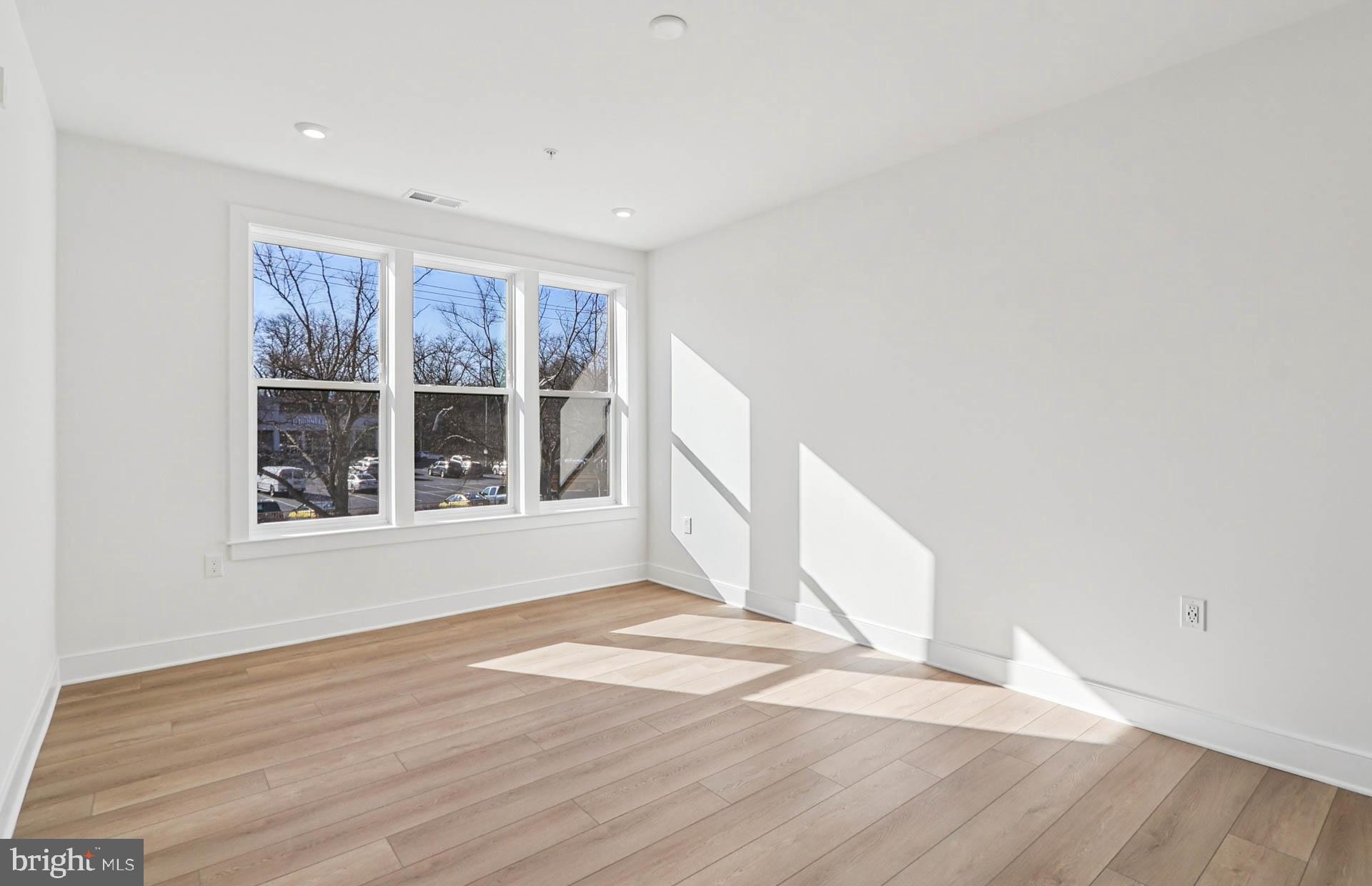 THE FLATS AT NORTHSIDE - Residential