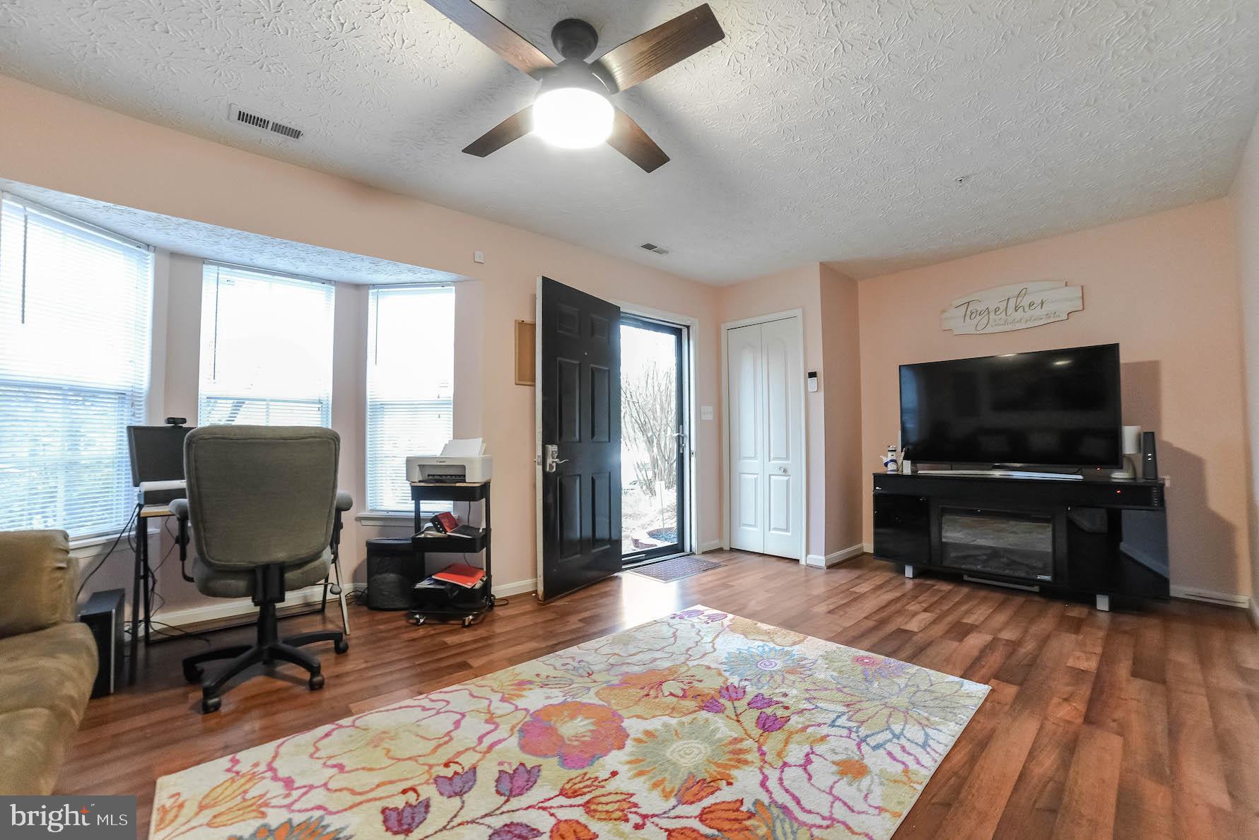 LAUREL GLEN - Residential