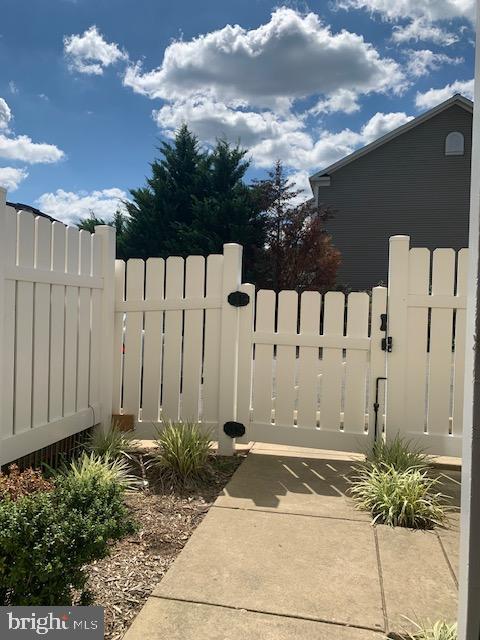 LADYSMITH VILLAGE - Residential Lease