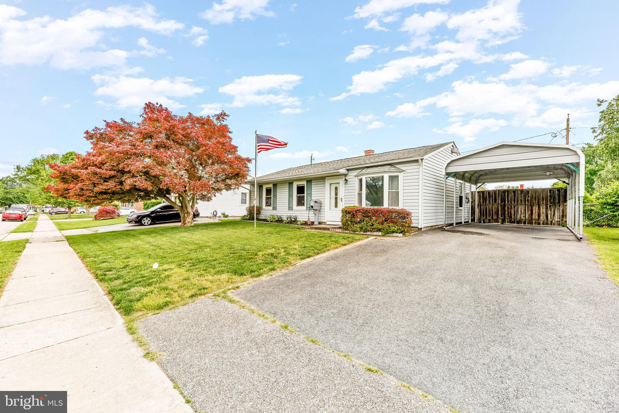 COUNTRY CLUB MANOR - Residential