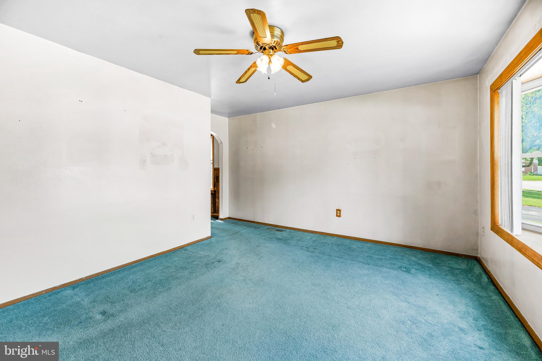 COUNTRY CLUB MANOR - Residential