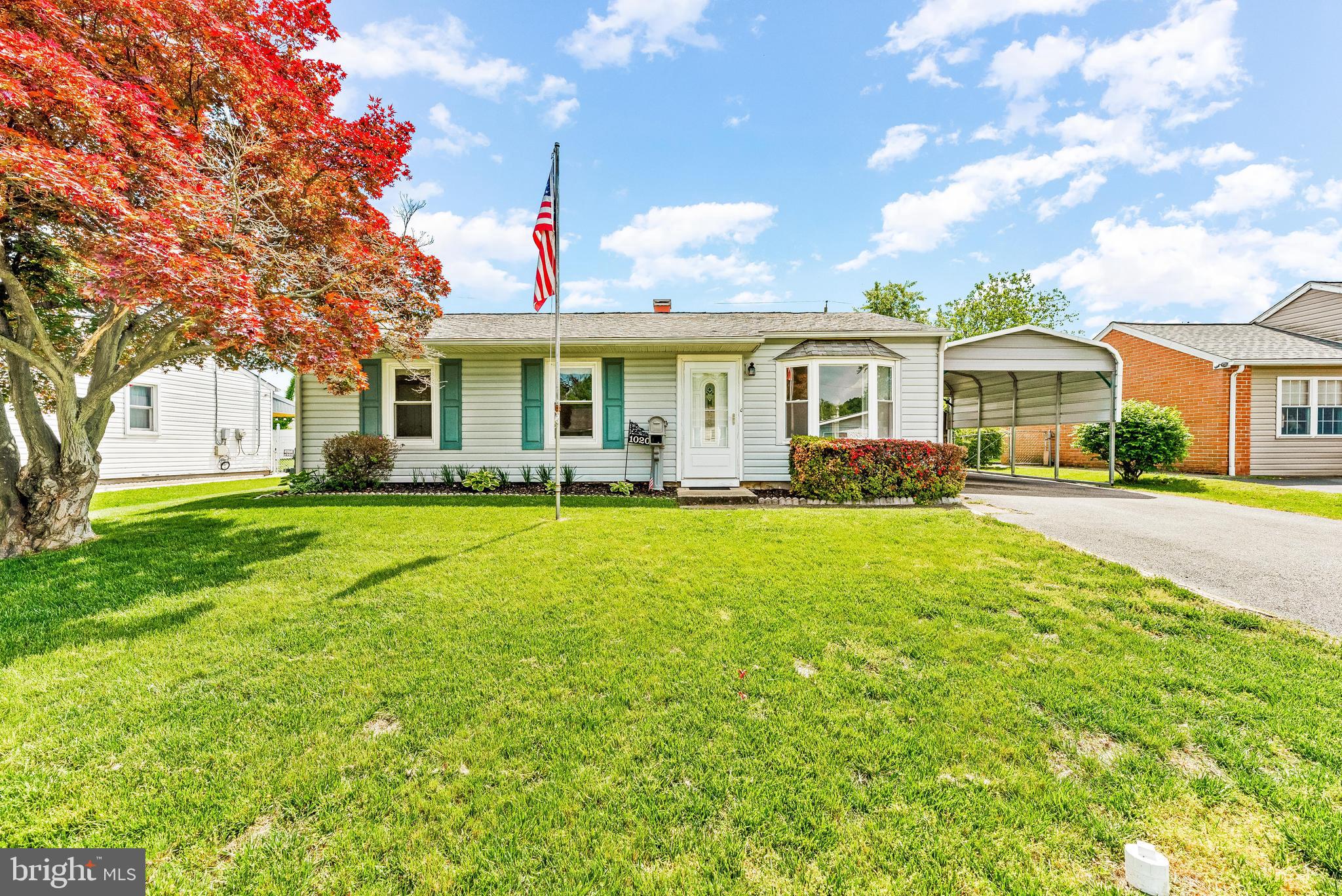 COUNTRY CLUB MANOR - Residential