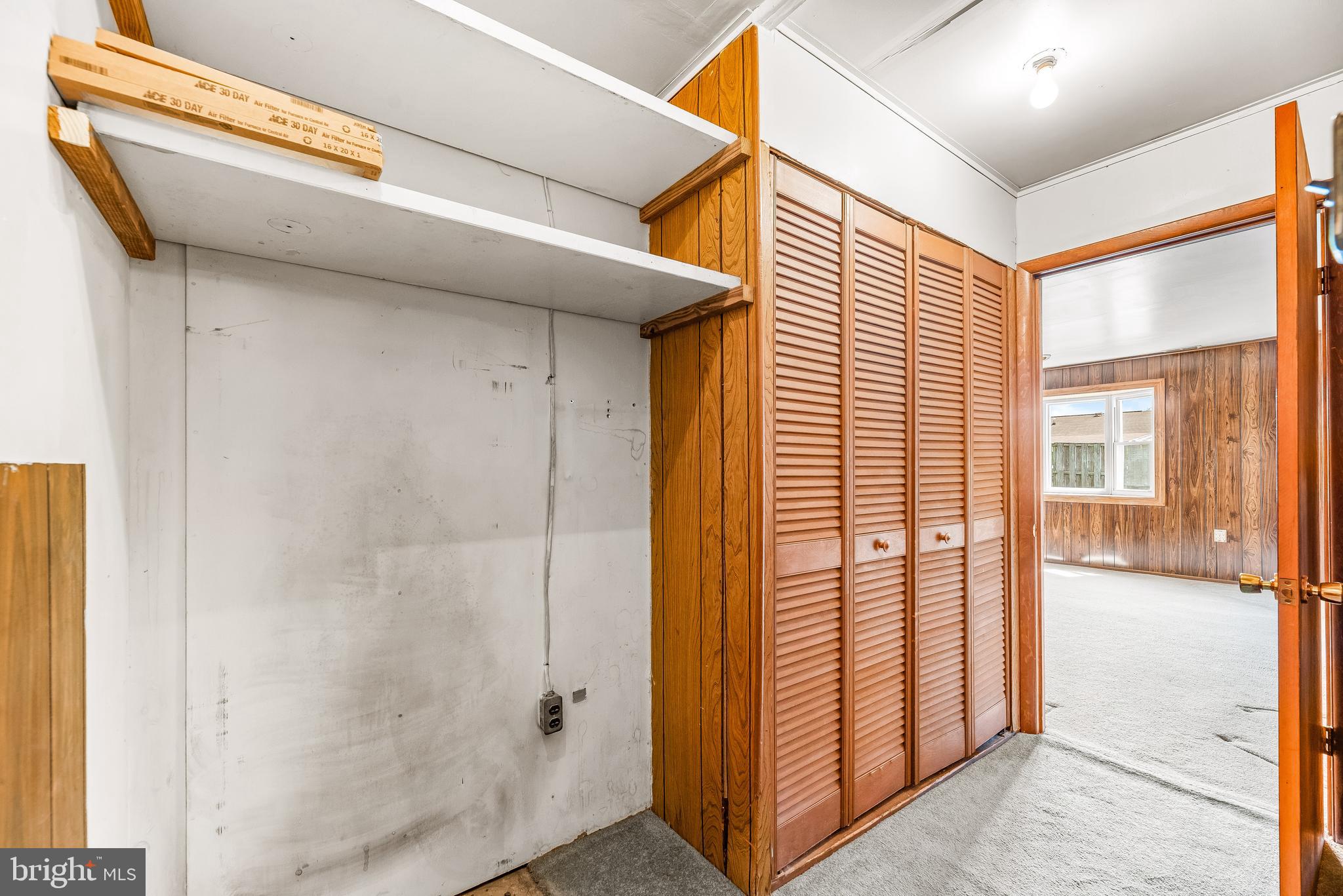 COUNTRY CLUB MANOR - Residential