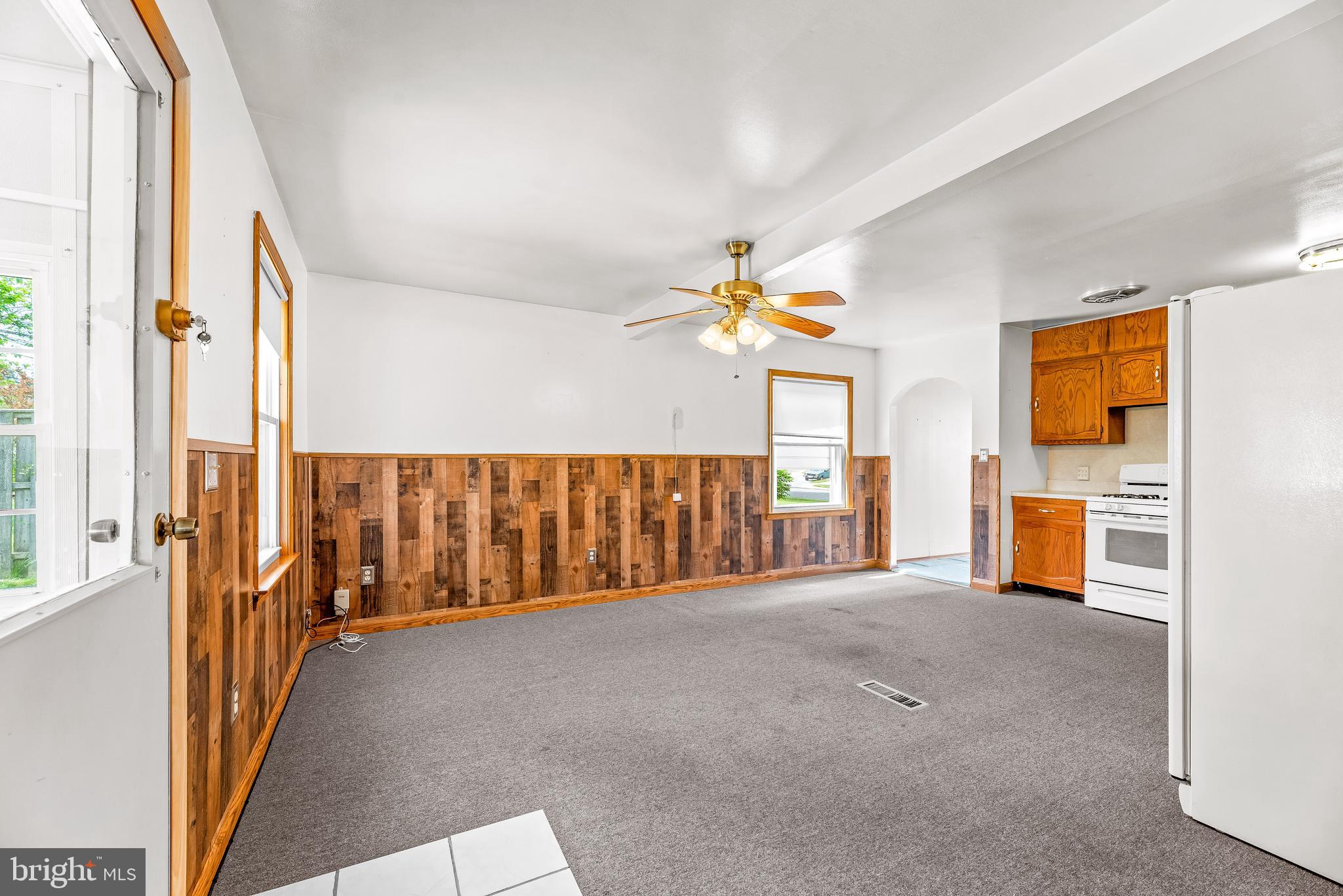 COUNTRY CLUB MANOR - Residential