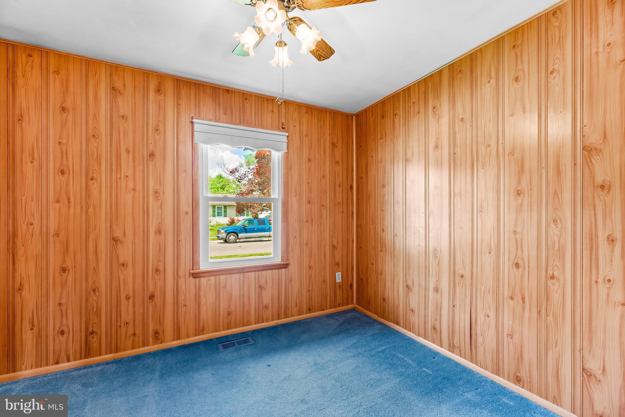 COUNTRY CLUB MANOR - Residential