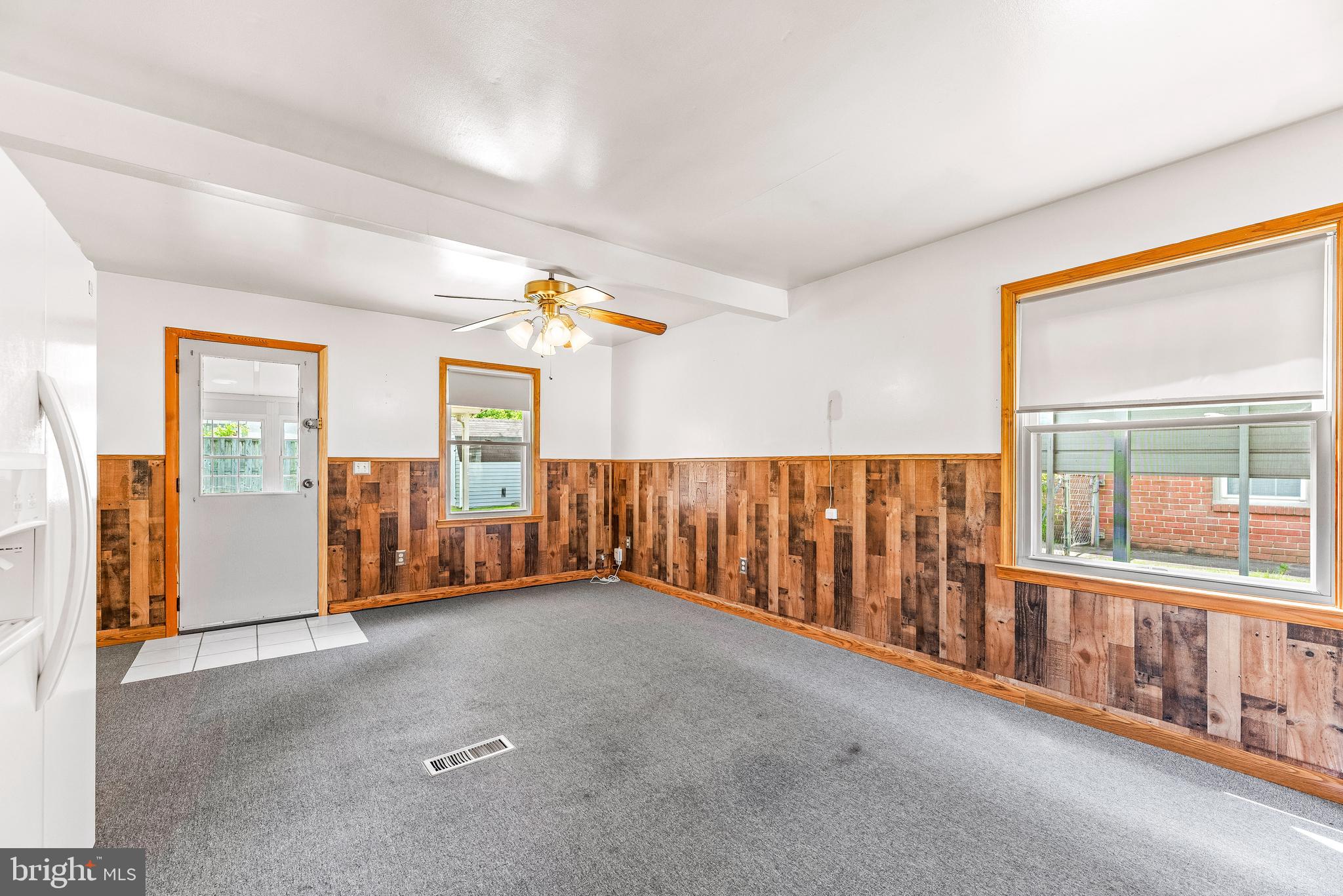 COUNTRY CLUB MANOR - Residential