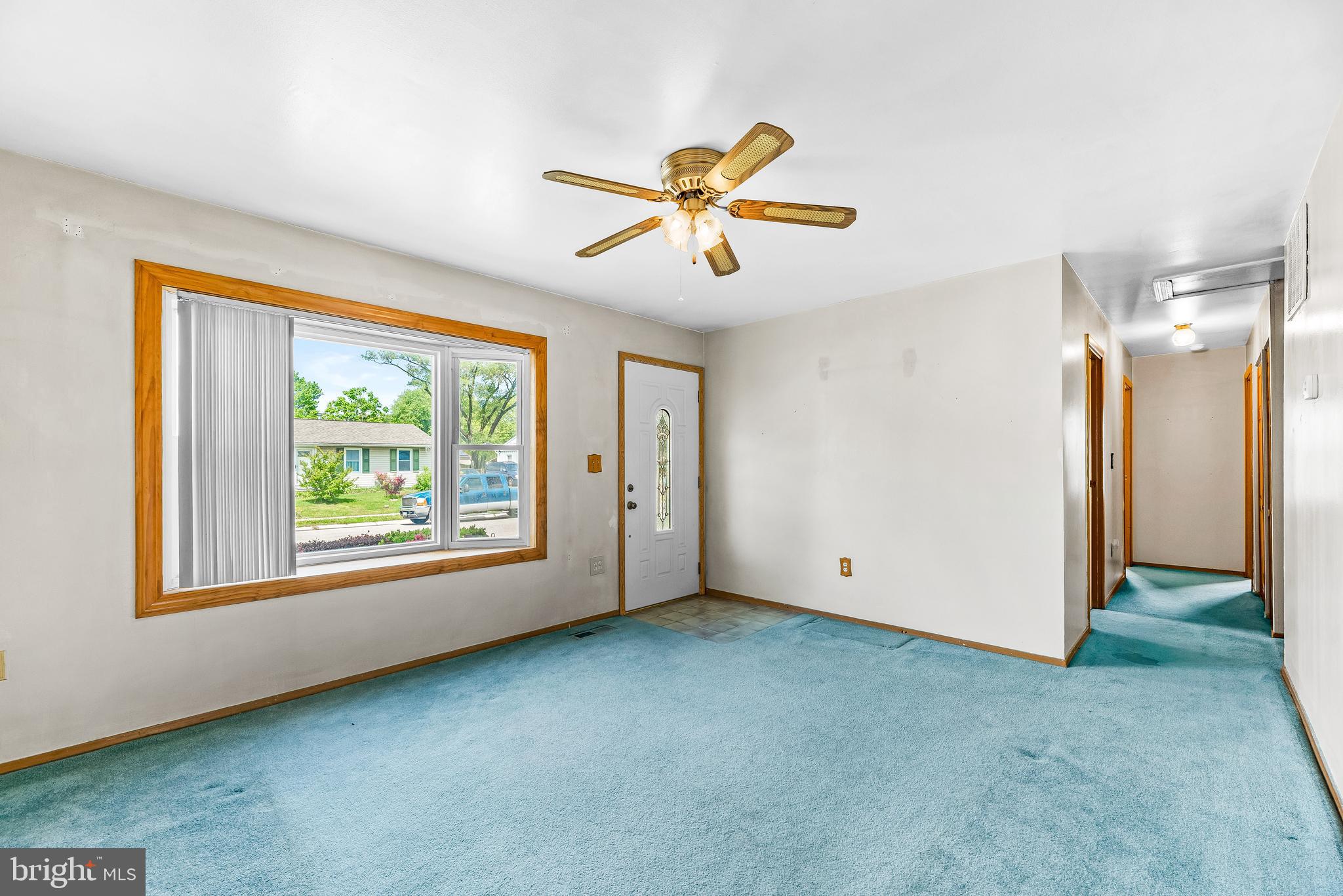 COUNTRY CLUB MANOR - Residential