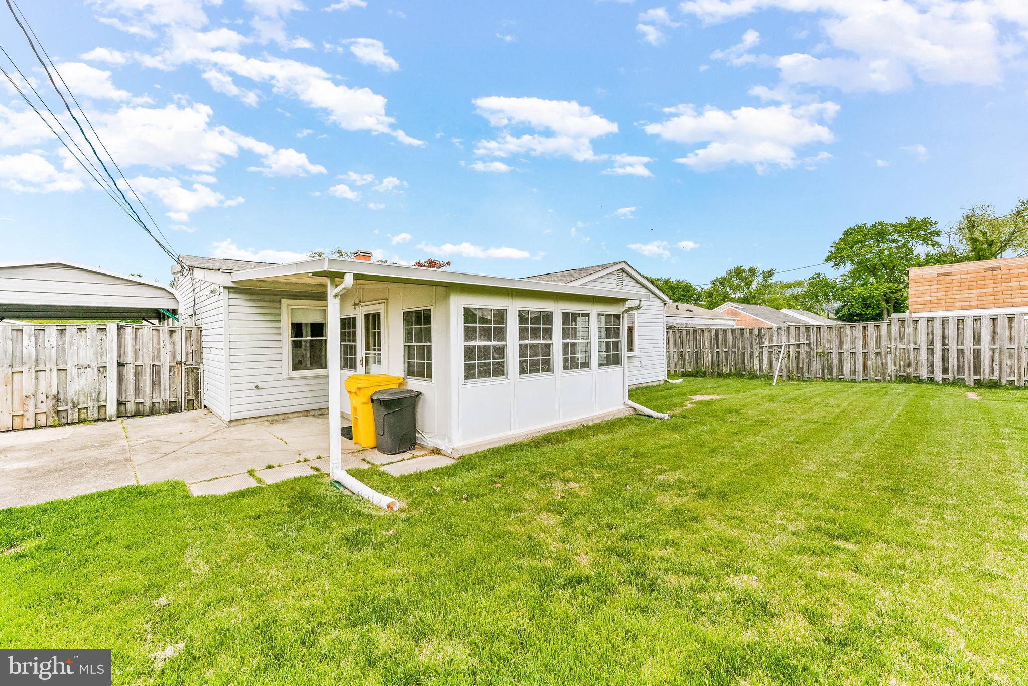 COUNTRY CLUB MANOR - Residential