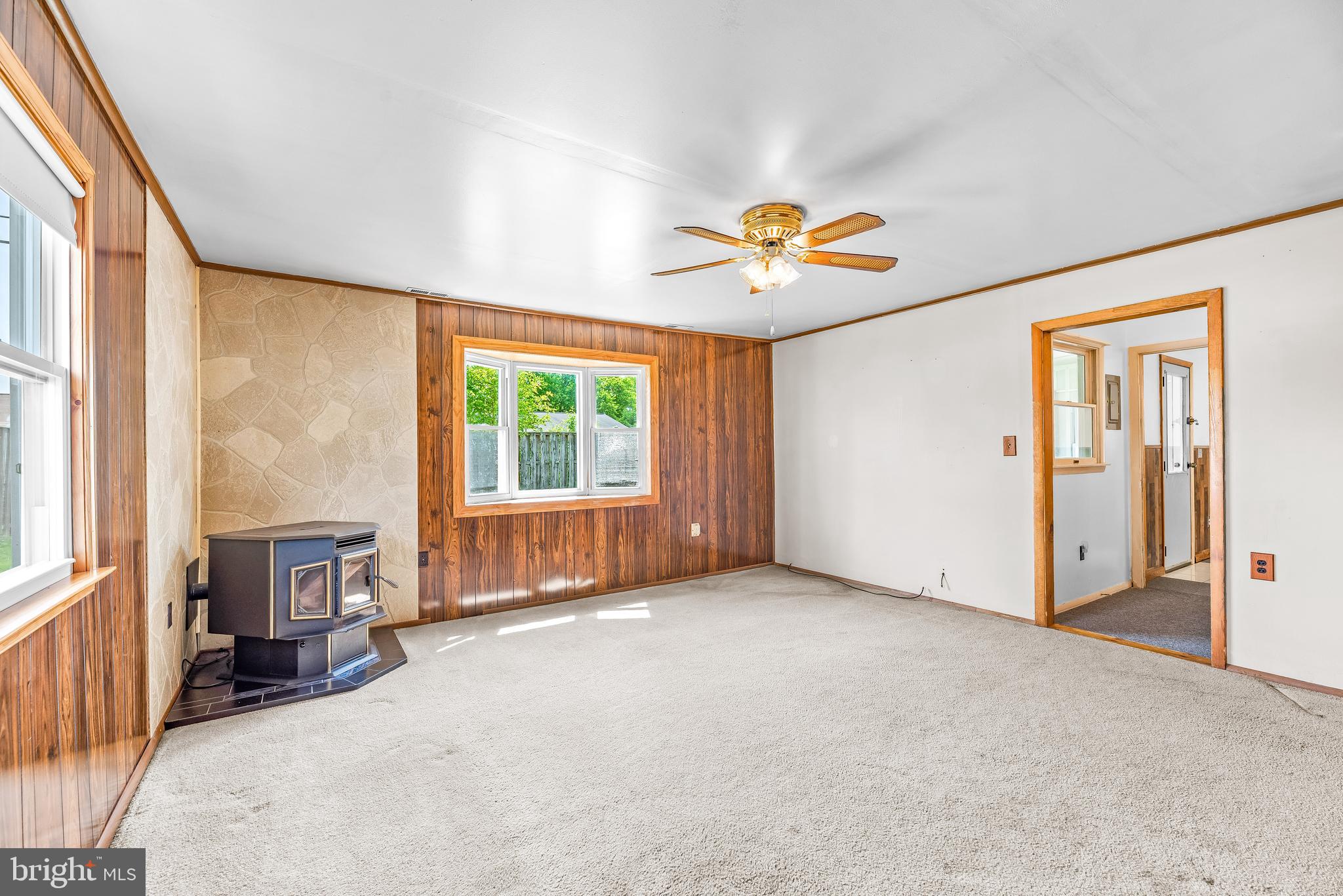 COUNTRY CLUB MANOR - Residential