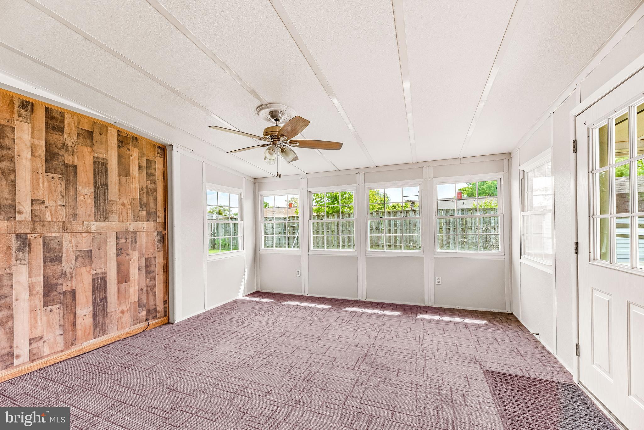 COUNTRY CLUB MANOR - Residential