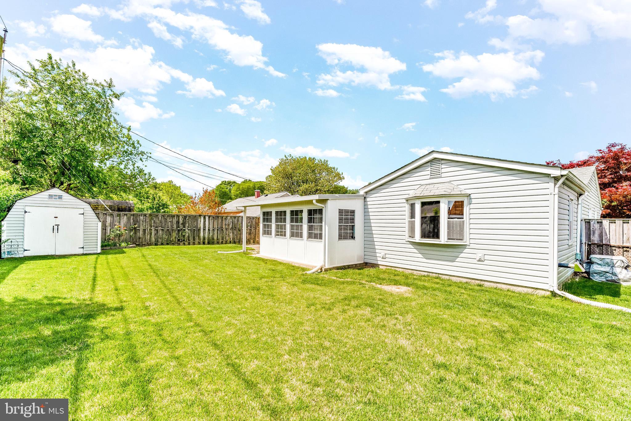 COUNTRY CLUB MANOR - Residential