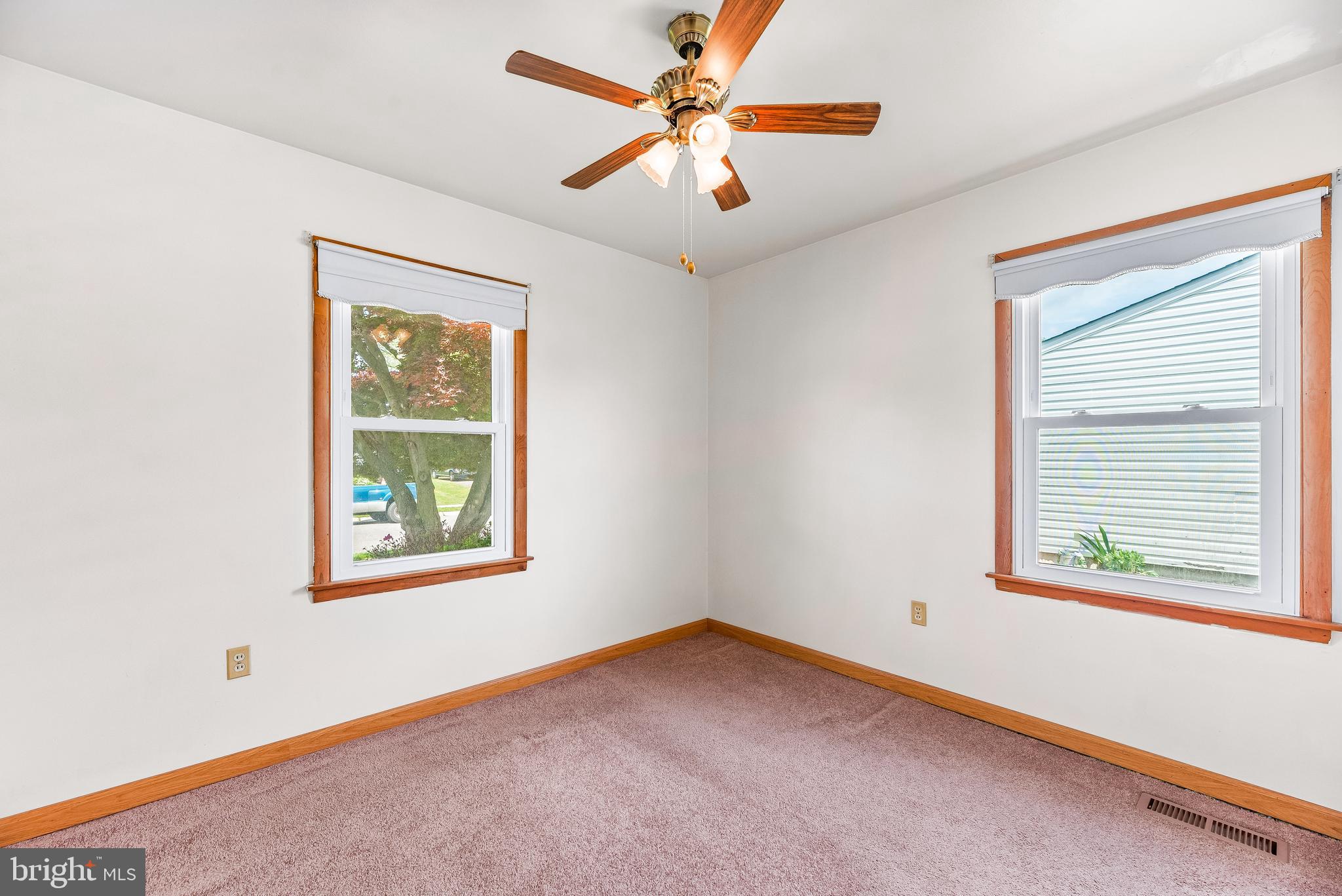 COUNTRY CLUB MANOR - Residential