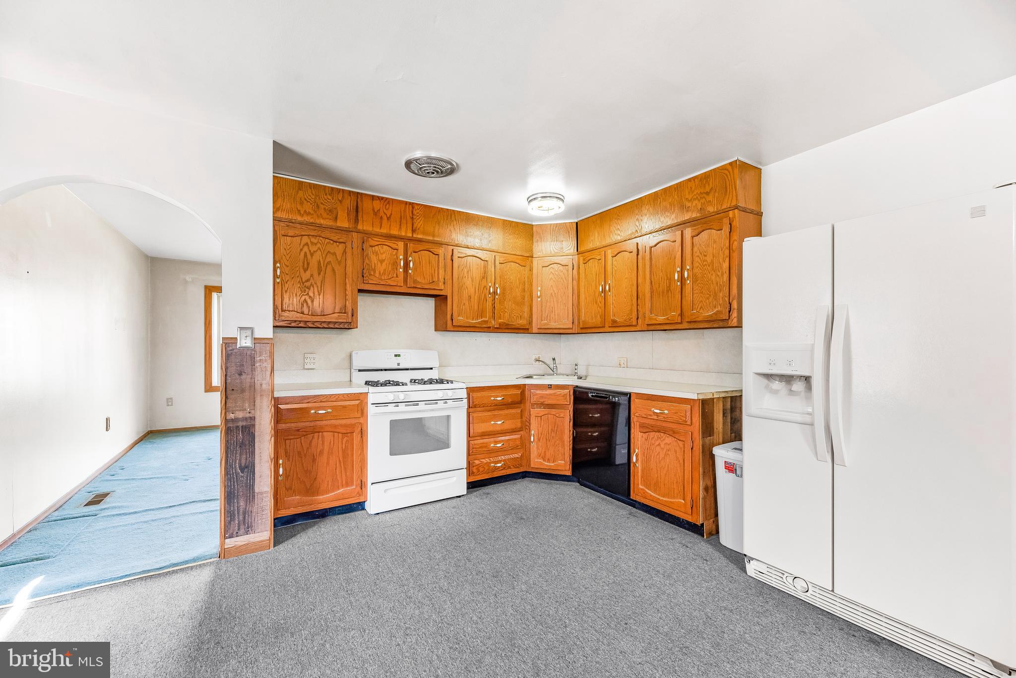 COUNTRY CLUB MANOR - Residential