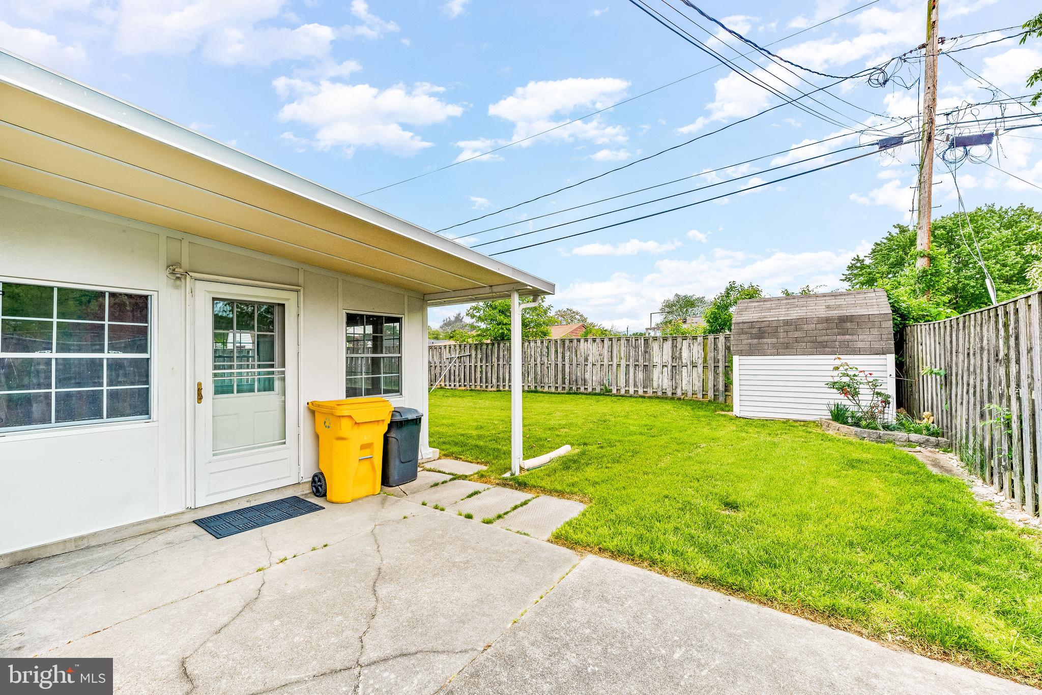 COUNTRY CLUB MANOR - Residential