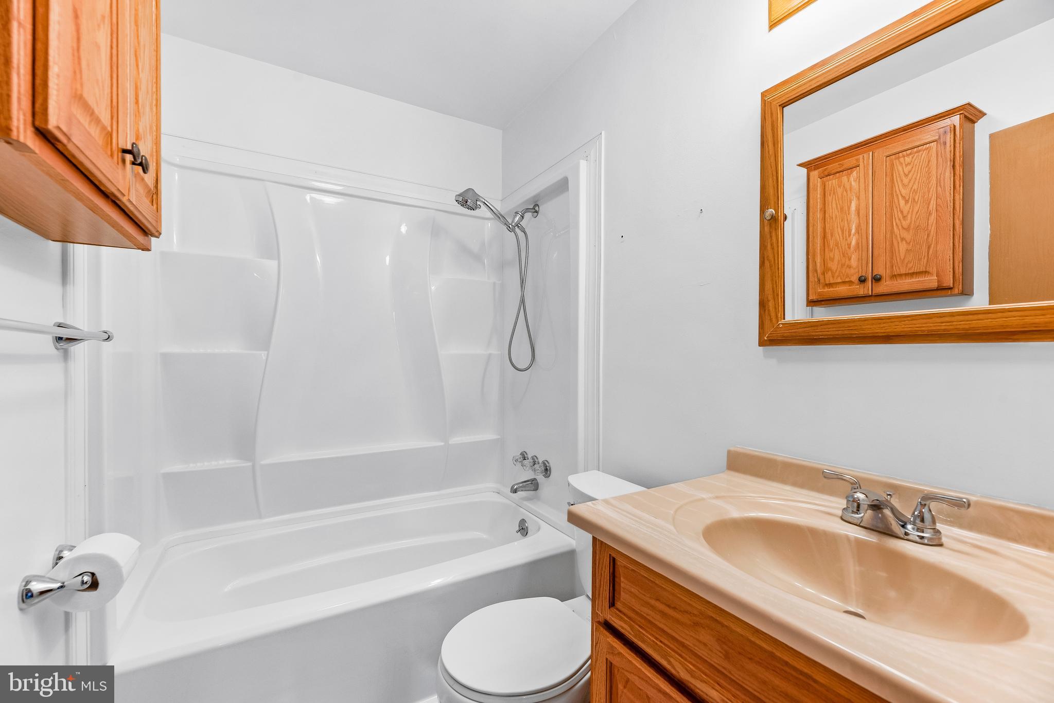 COUNTRY CLUB MANOR - Residential