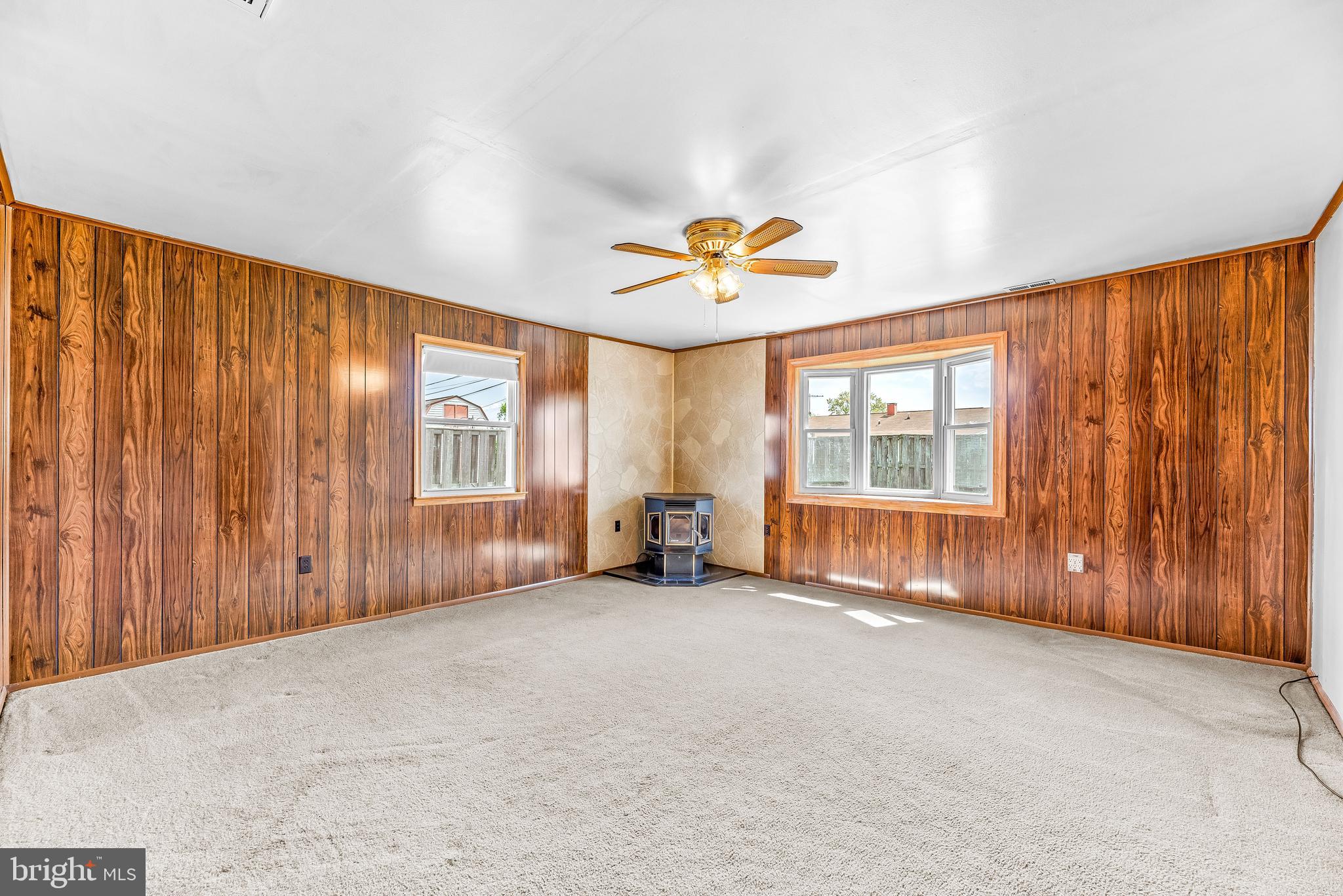 COUNTRY CLUB MANOR - Residential