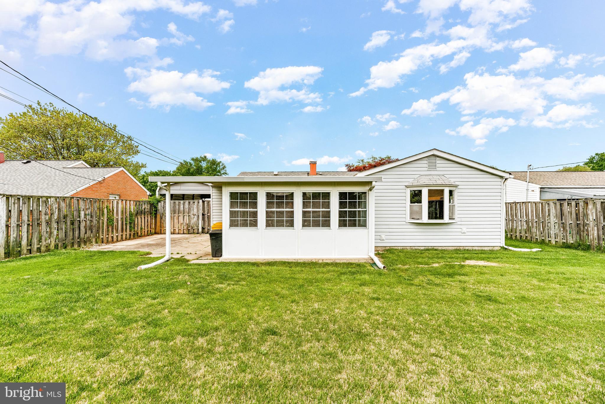 COUNTRY CLUB MANOR - Residential