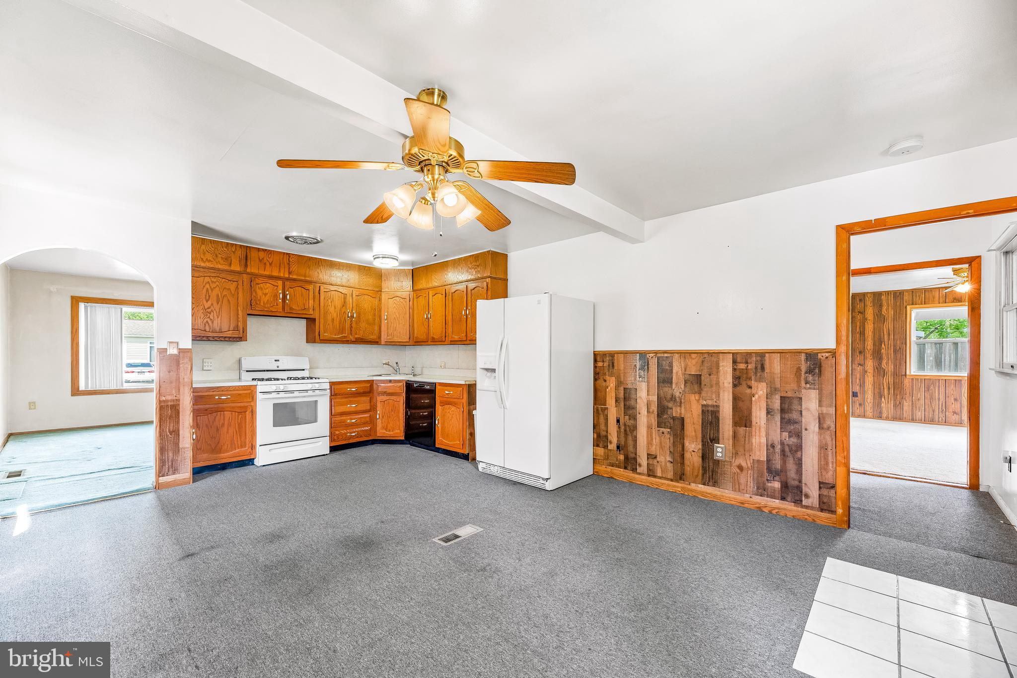 COUNTRY CLUB MANOR - Residential