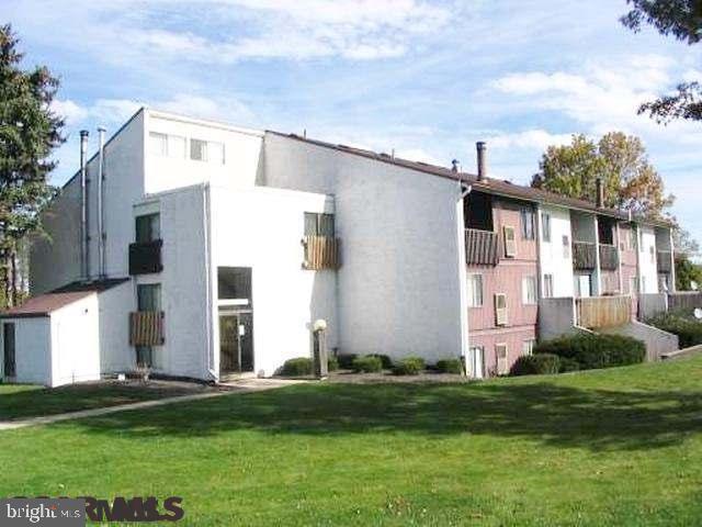 Loft style one bedroom end unit with extra space, conveniently located on R bus route, less then 2.5 miles from downtown State College and Penn State University. Excellent condition with gas heat, central air, granite countertop and more. Furnace, appliances and carpet were replaced in 2015. Parking and individual storage unit included. Visit Virtual Tour at https://rem.ax/2Ja2M5j