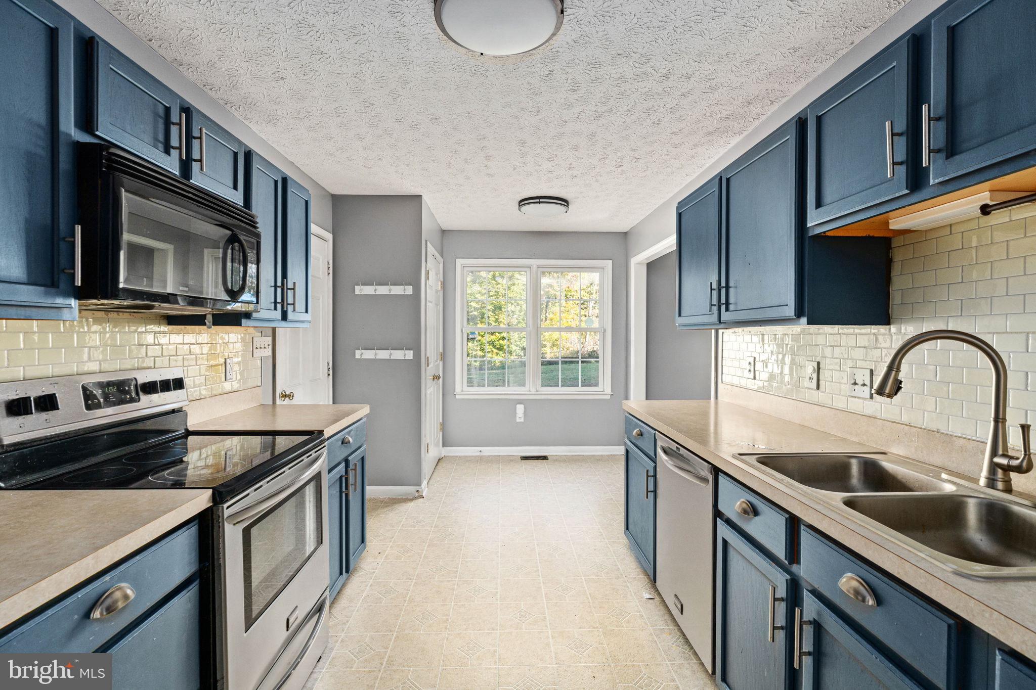 PRESIDENTIAL LAKES - Residential