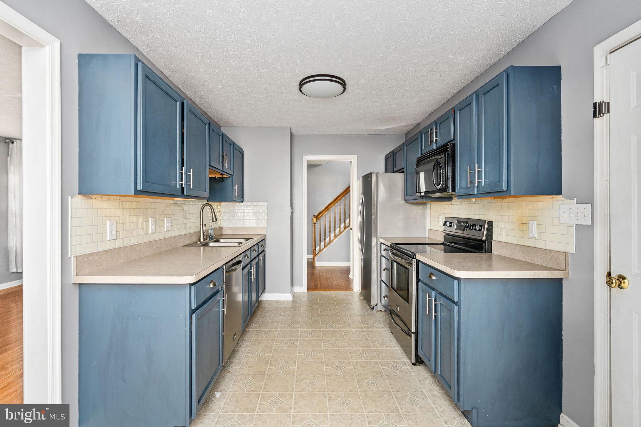 PRESIDENTIAL LAKES - Residential