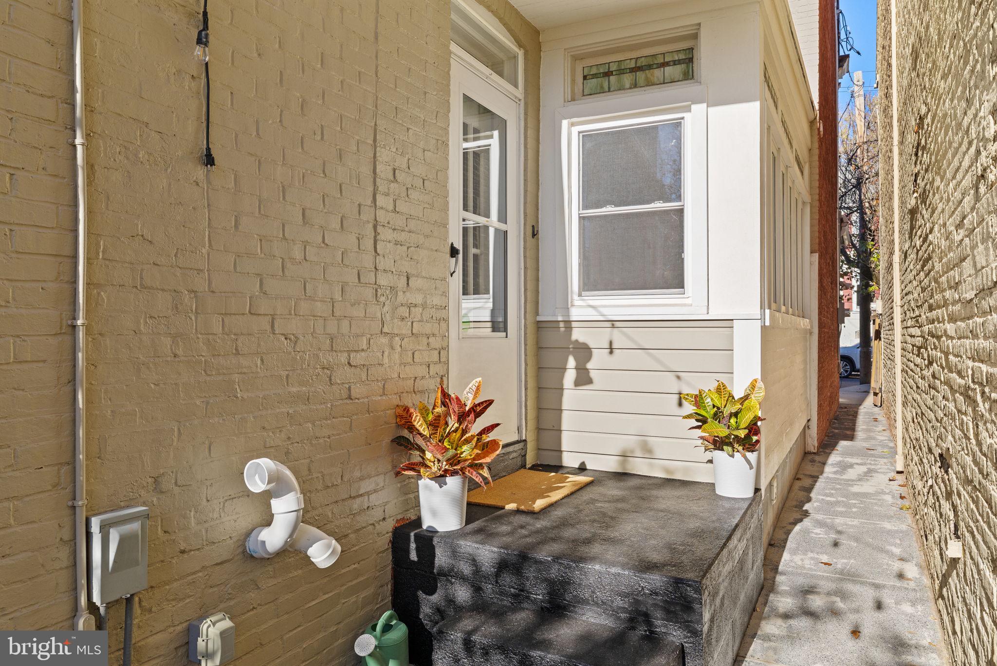 CHESTNUT HILL - Residential