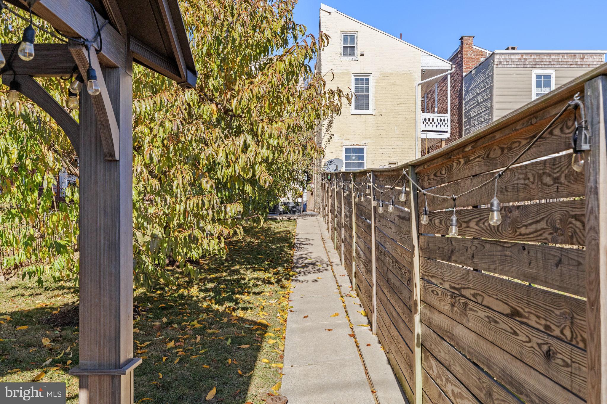 CHESTNUT HILL - Residential