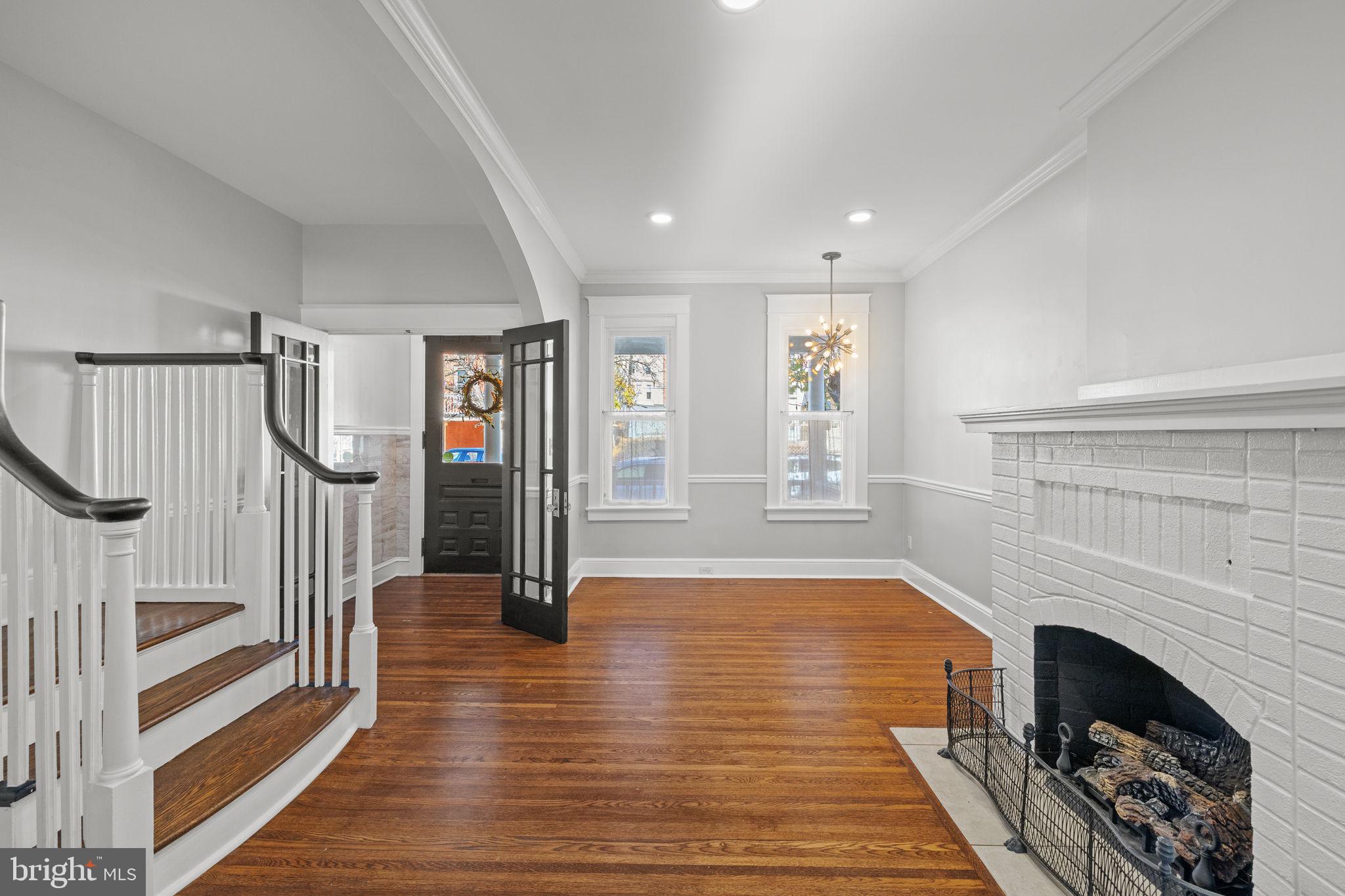 CHESTNUT HILL - Residential